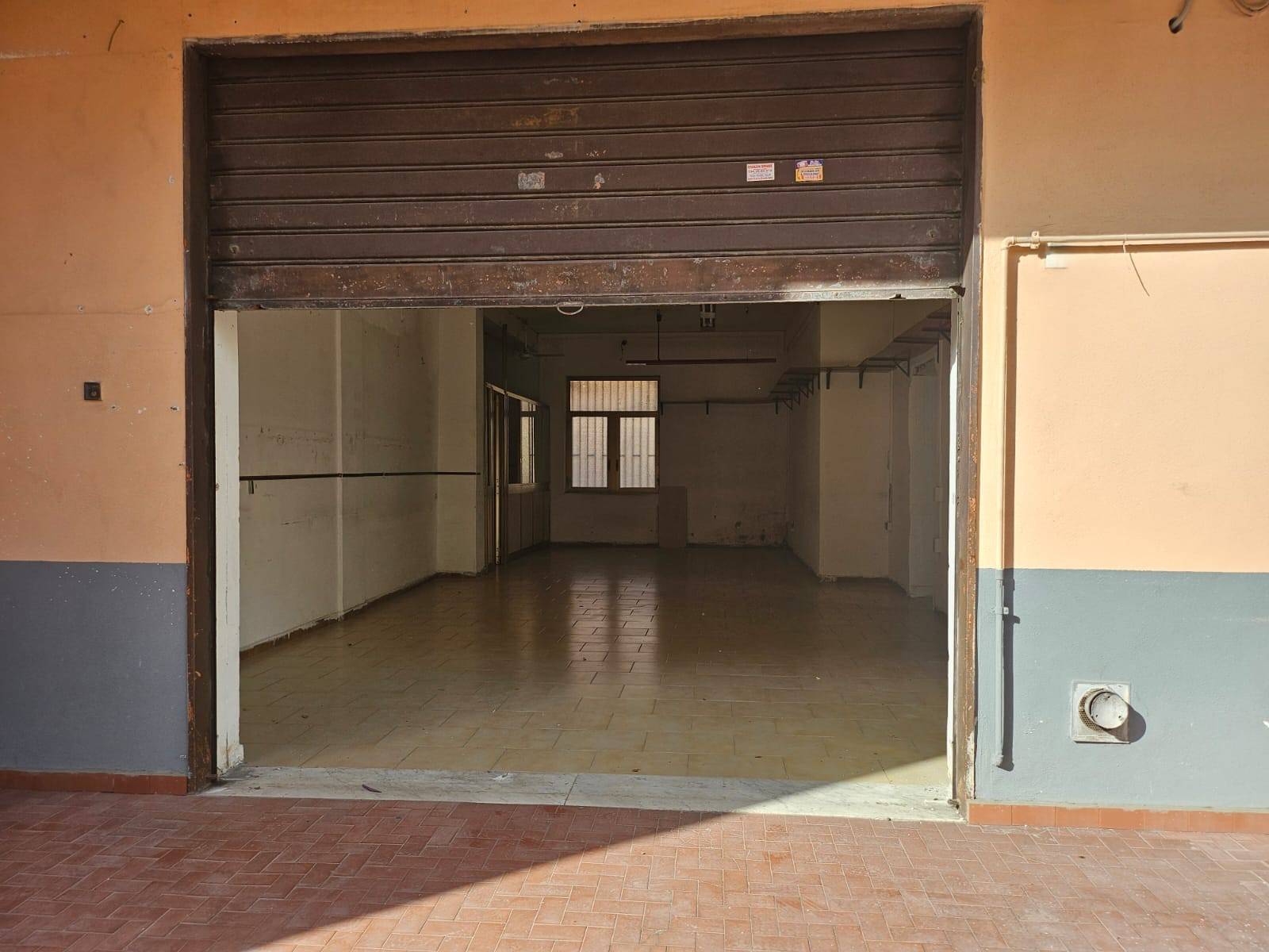 locale commerciale in affitto a Pomigliano d'Arco