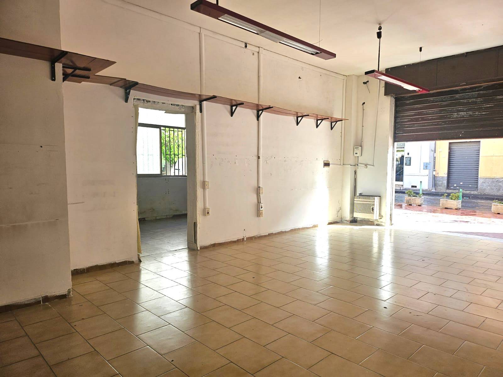 locale commerciale in affitto a Pomigliano d'Arco