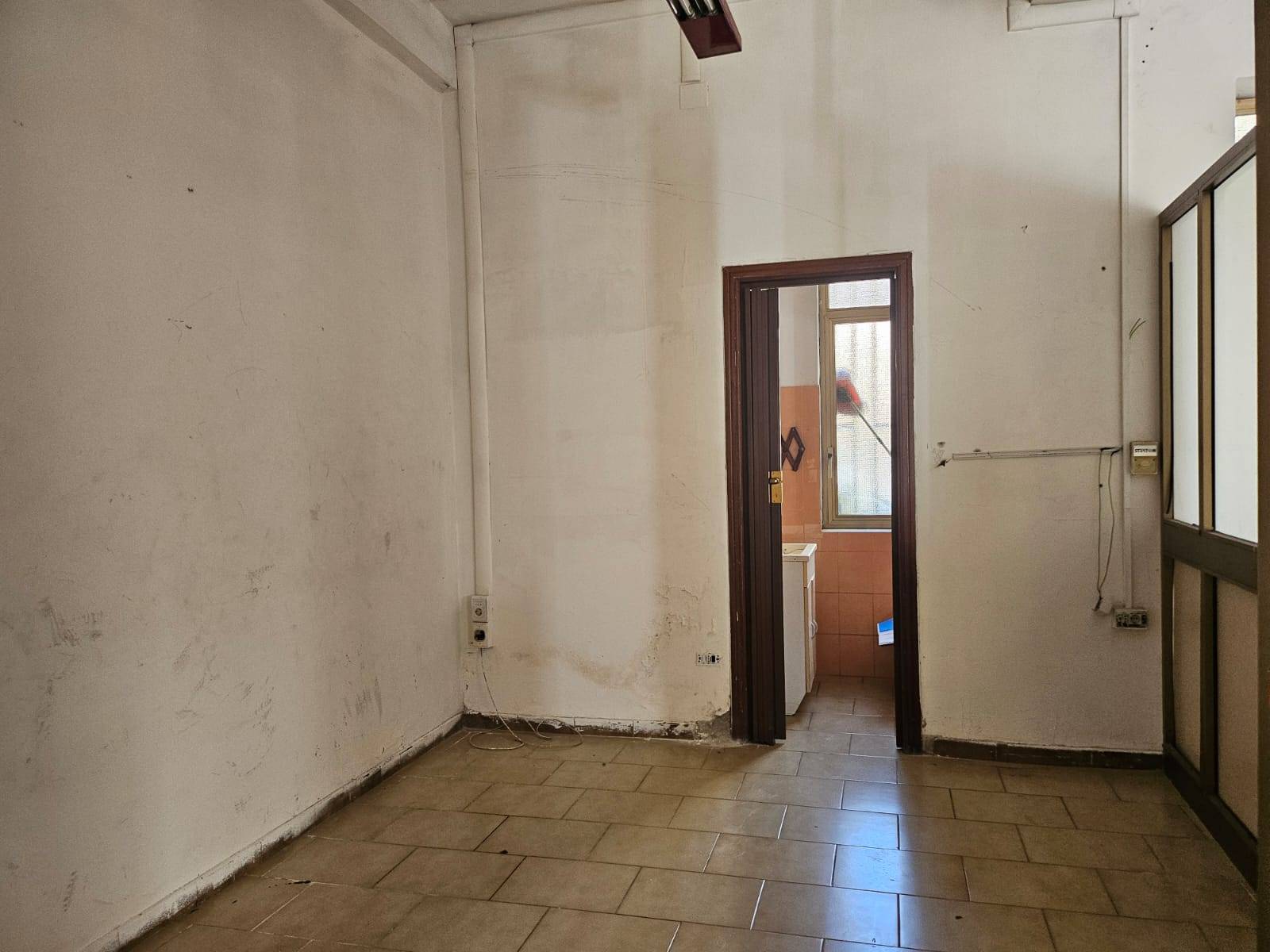 locale commerciale in affitto a Pomigliano d'Arco