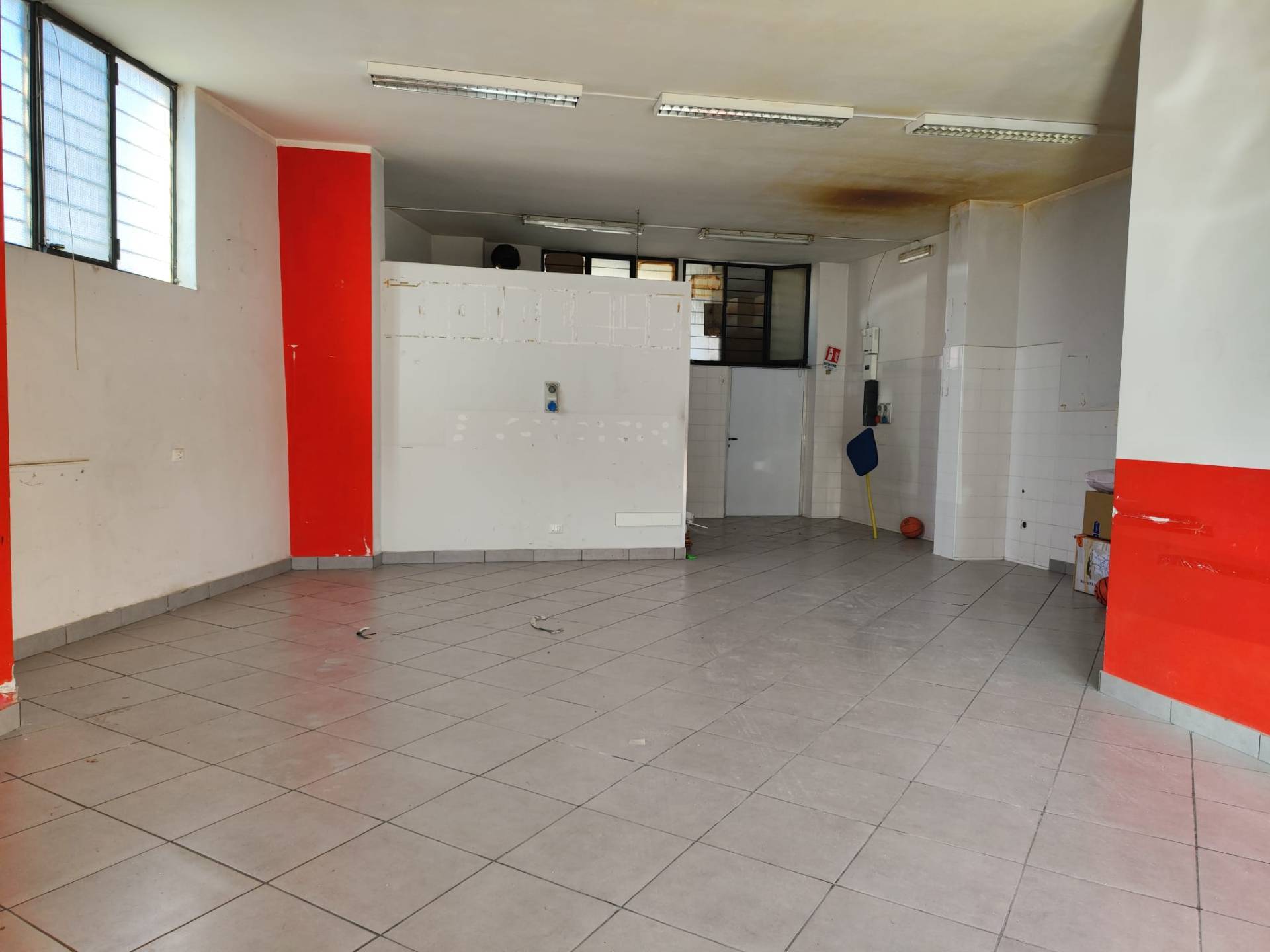 Locale commerciale in affitto a Sant'Anastasia