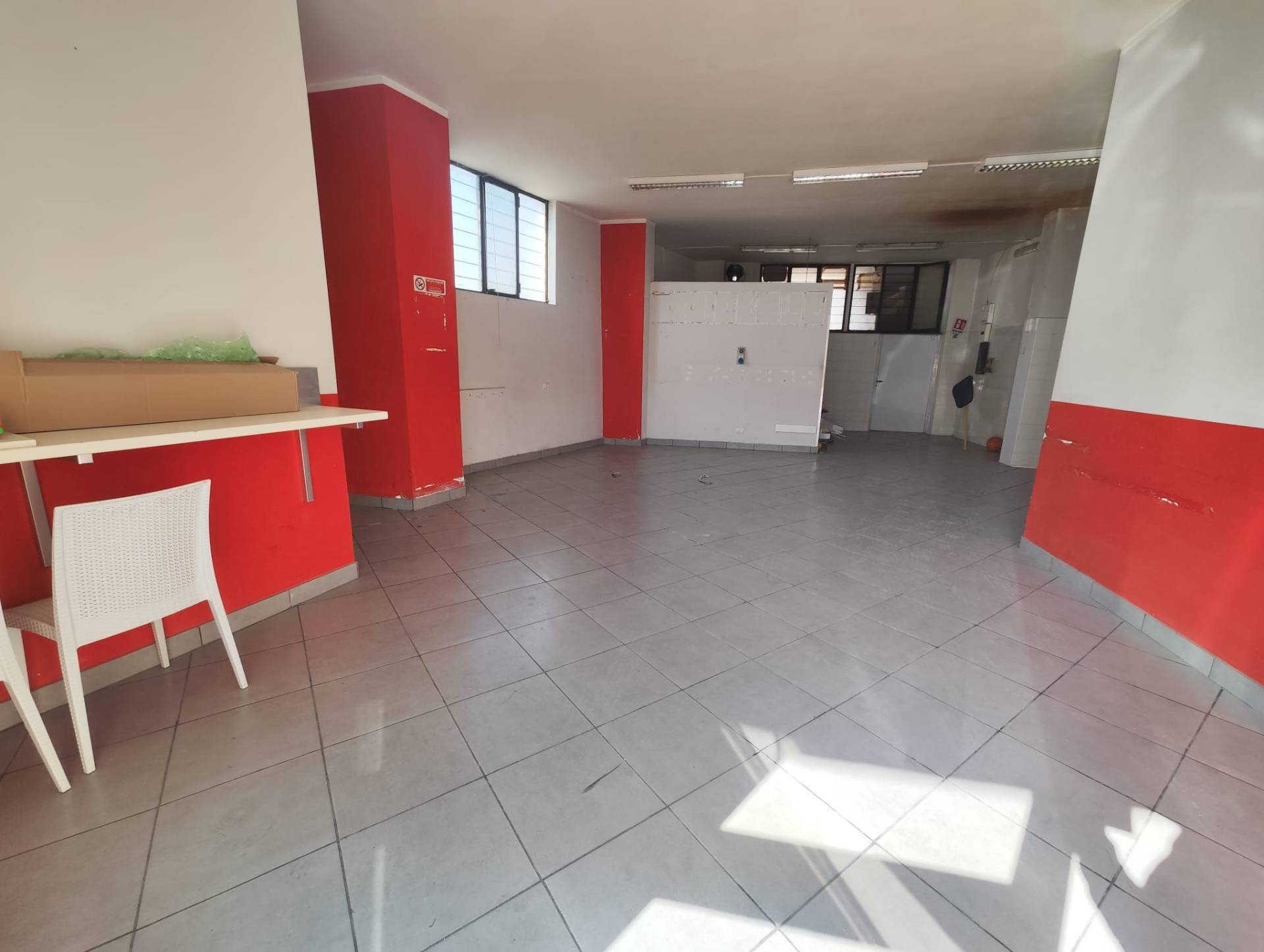 Locale commerciale in affitto a Sant'Anastasia