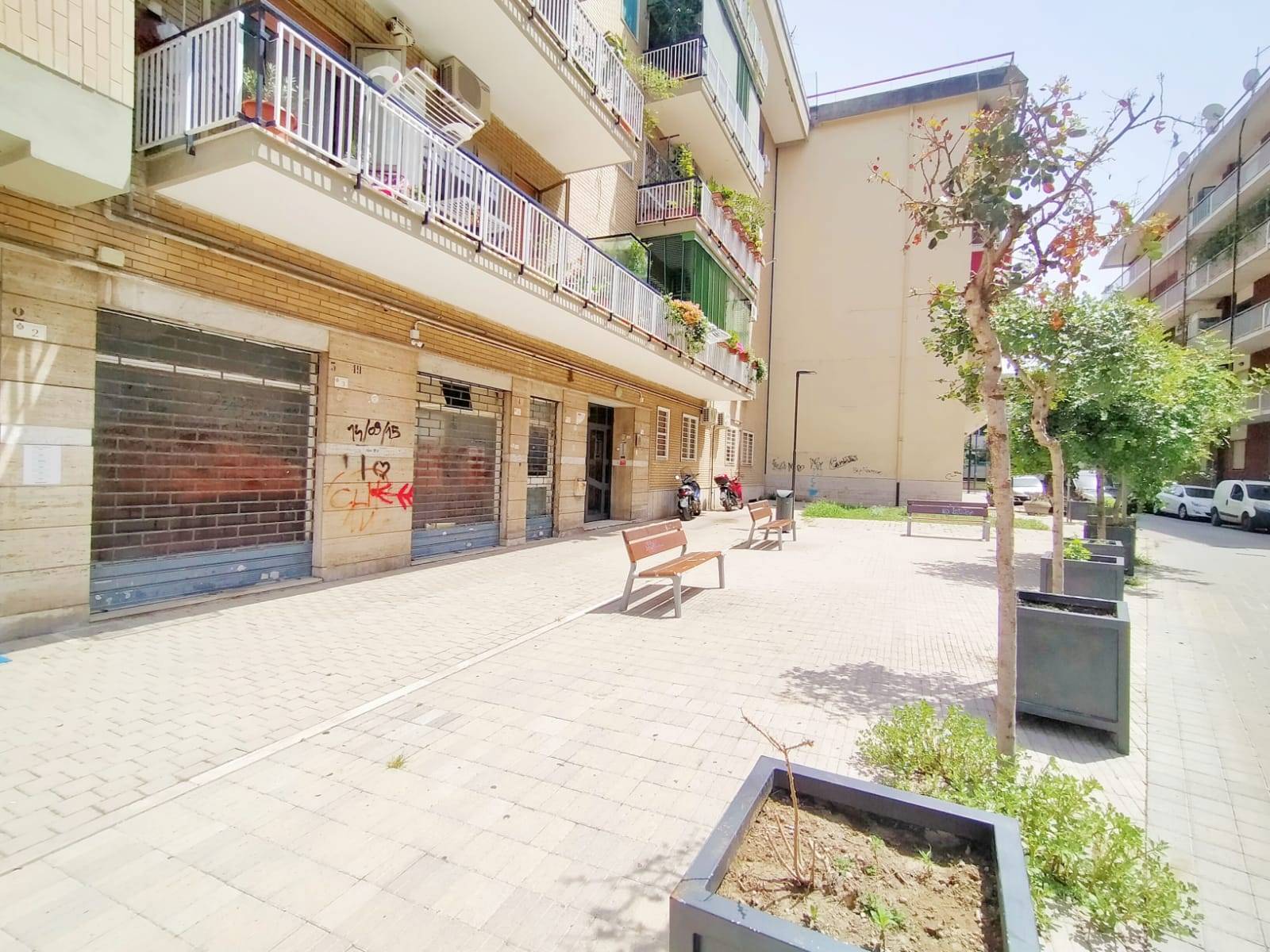 Locale commerciale in affitto a Pomigliano d'Arco