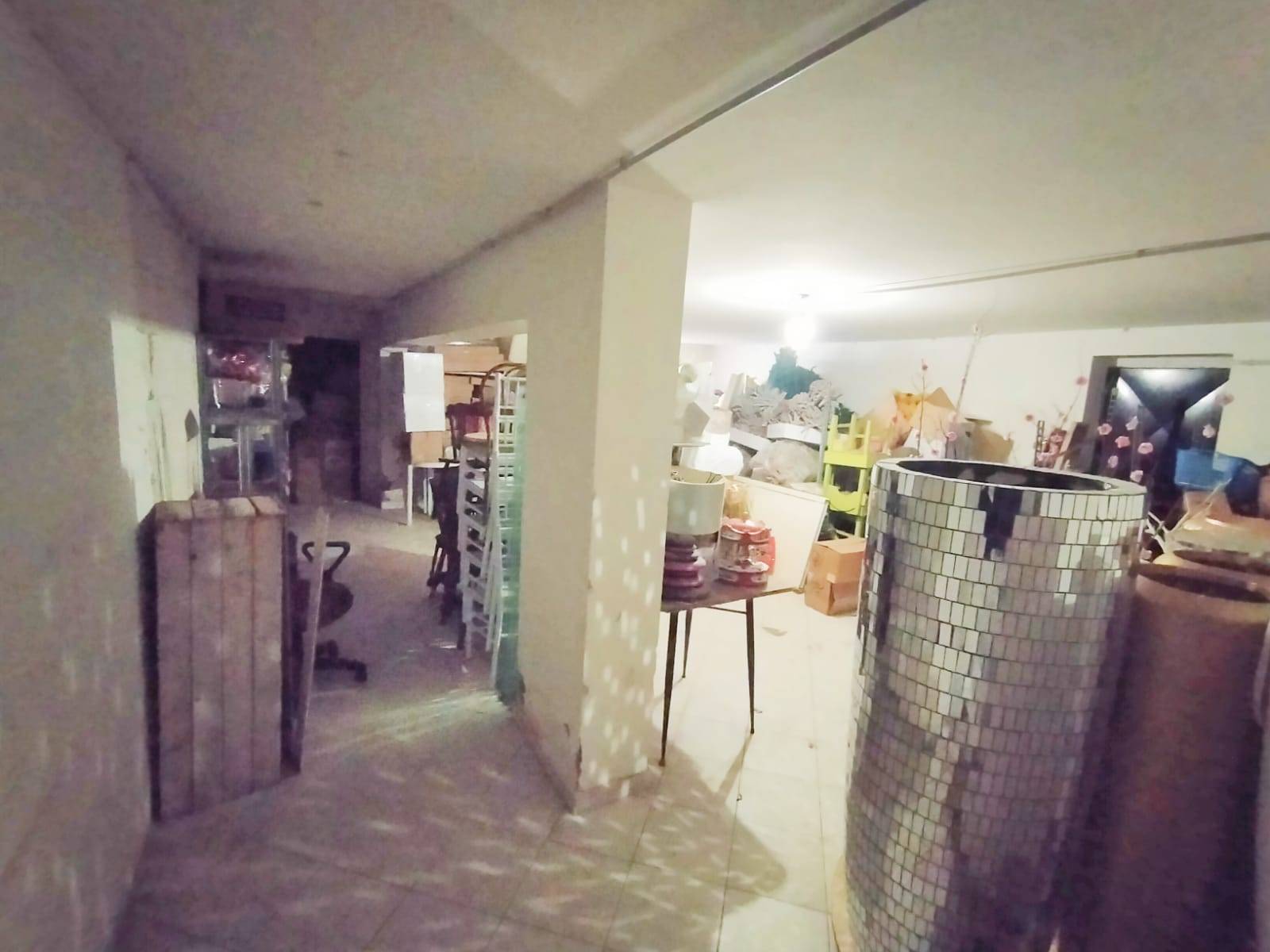 Locale commerciale in affitto a Pomigliano d'Arco