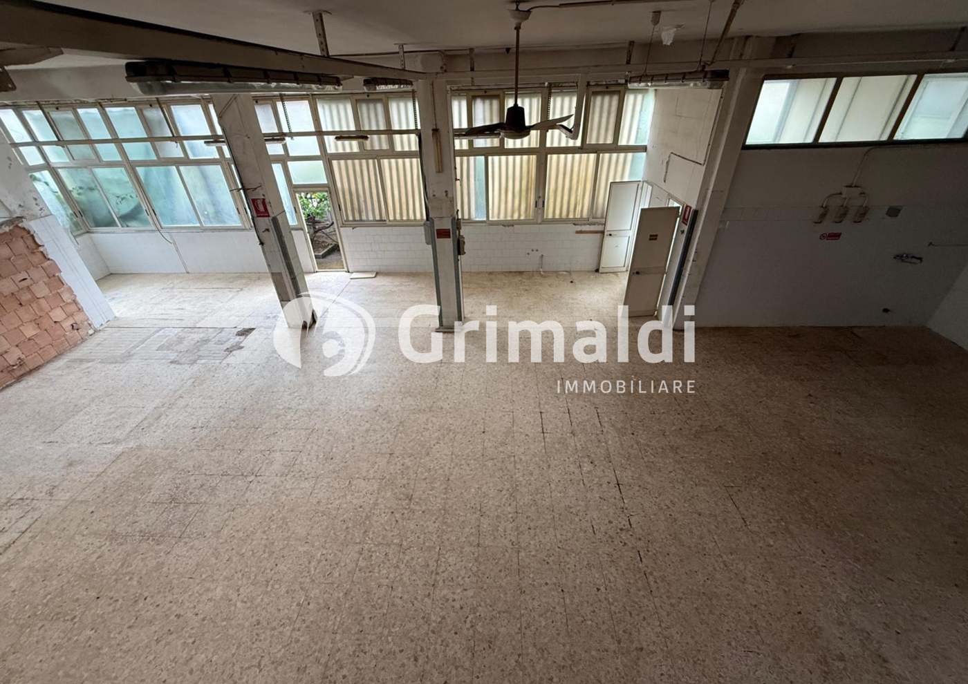 Negozio in affitto a Pontecagnano Faiano