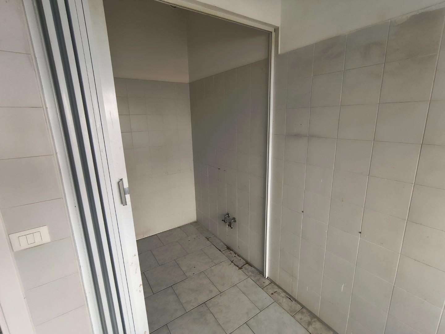 Locale commerciale in affitto, San Giuliano Terme arena metato