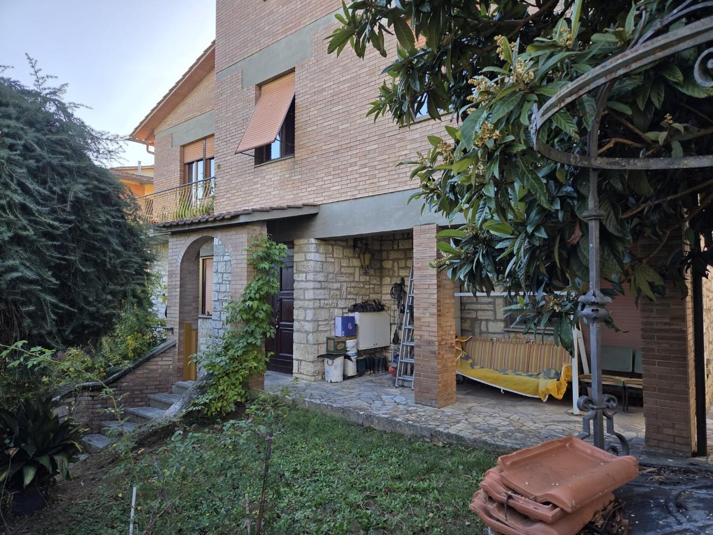 Villa Bifamiliare con giardino, Monteriggioni uopini