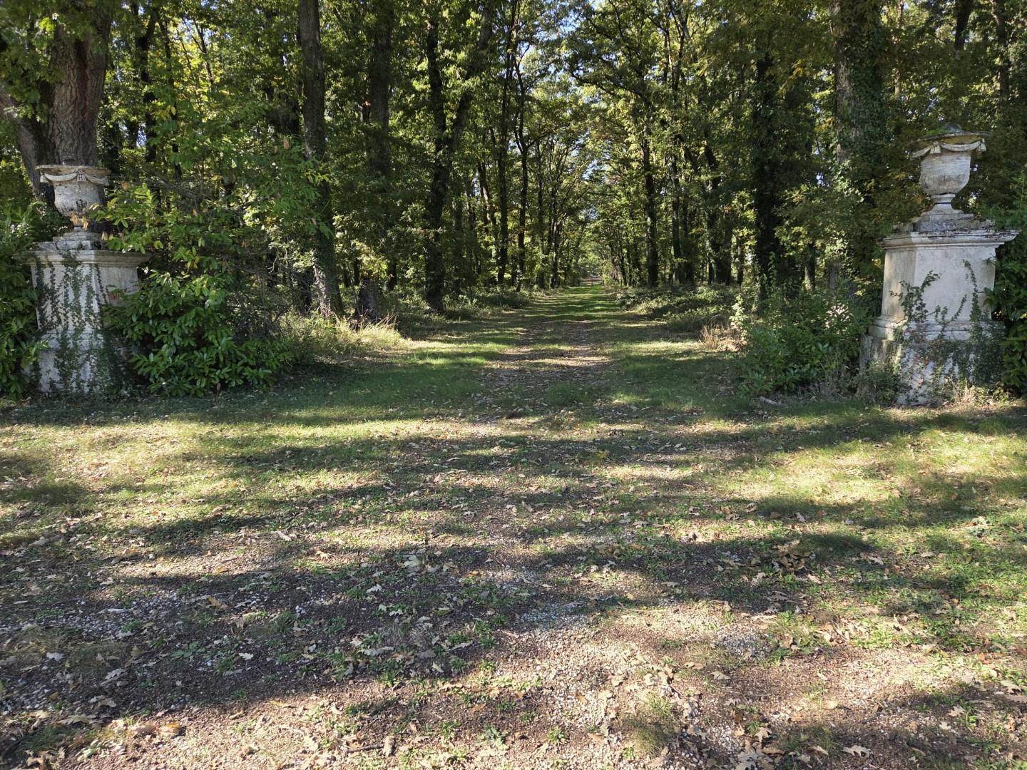 Villa con giardino, Monteriggioni abbadia a isola