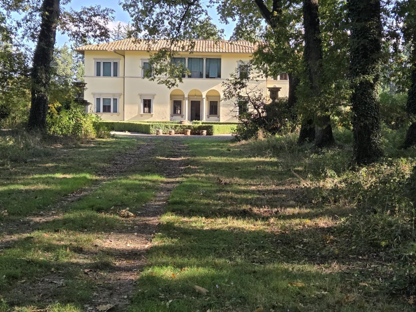 Villa con giardino, Monteriggioni abbadia a isola