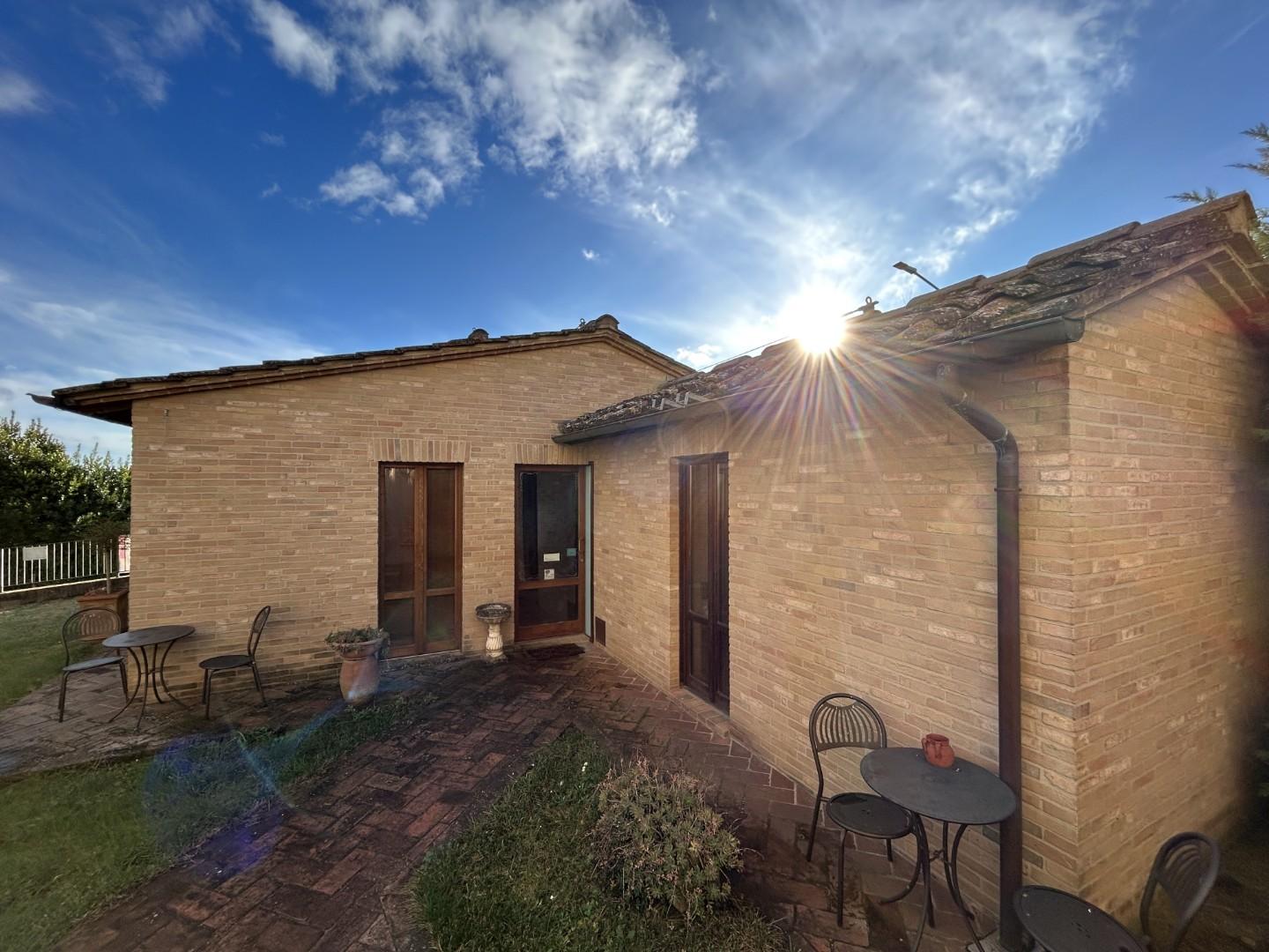 Villa con giardino, Siena porta tufi