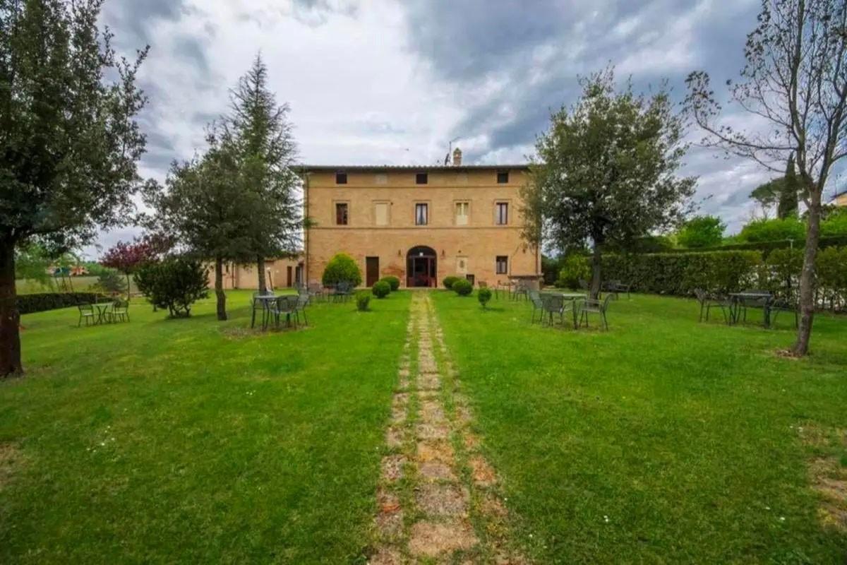 Rustico con giardino, Siena porta tufi