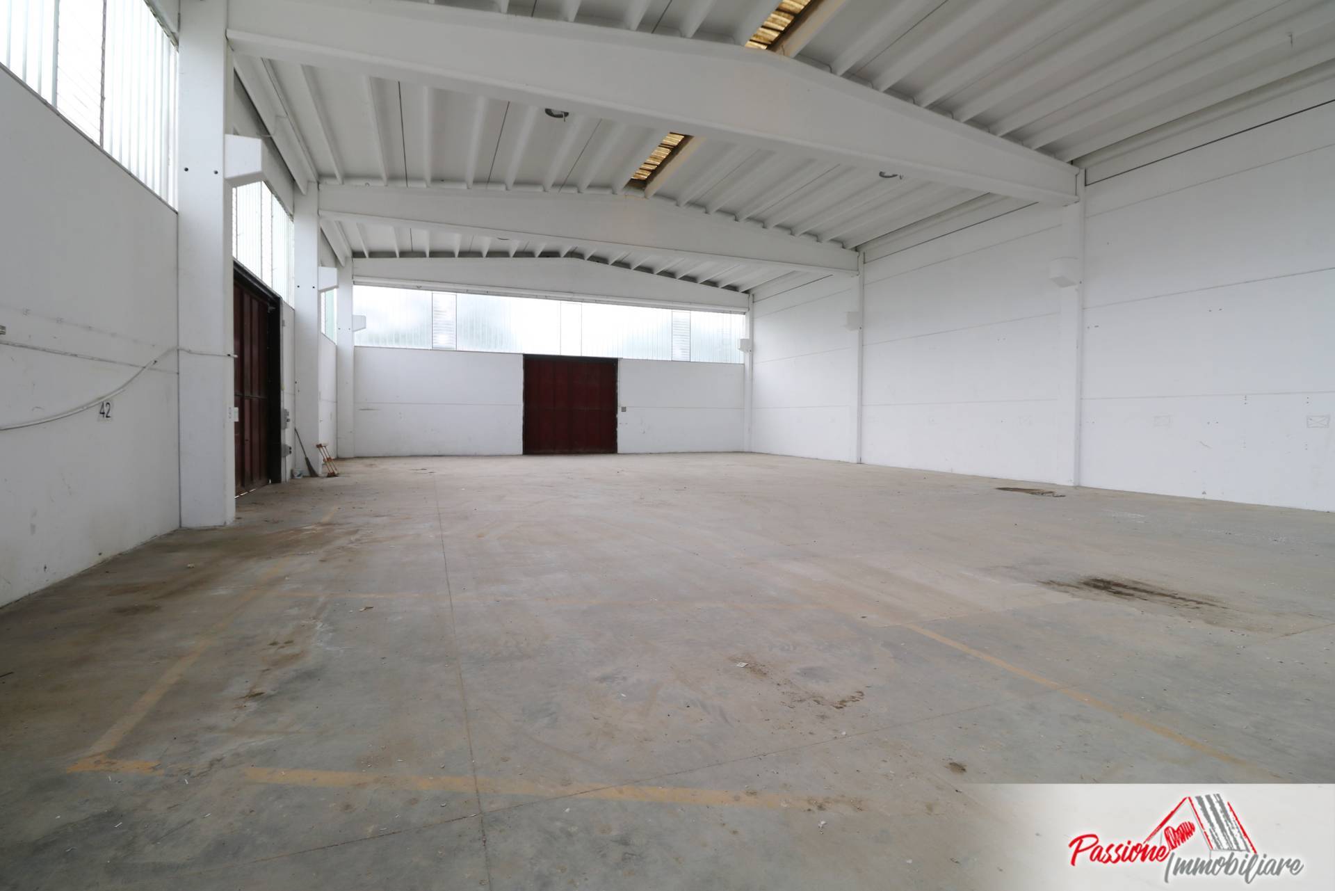 Locale commerciale in vendita a Villafranca di Verona, Dossobuono