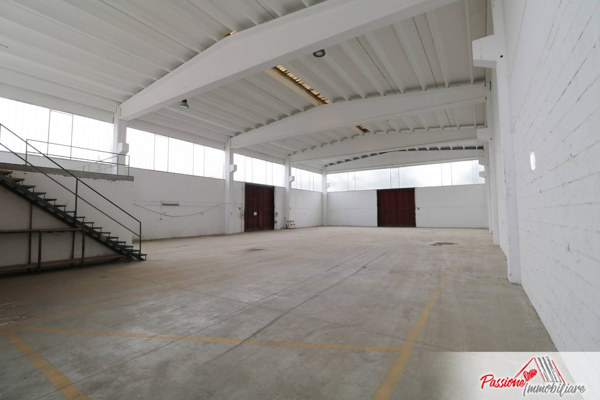 Locale commerciale in vendita a Villafranca di Verona, Dossobuono