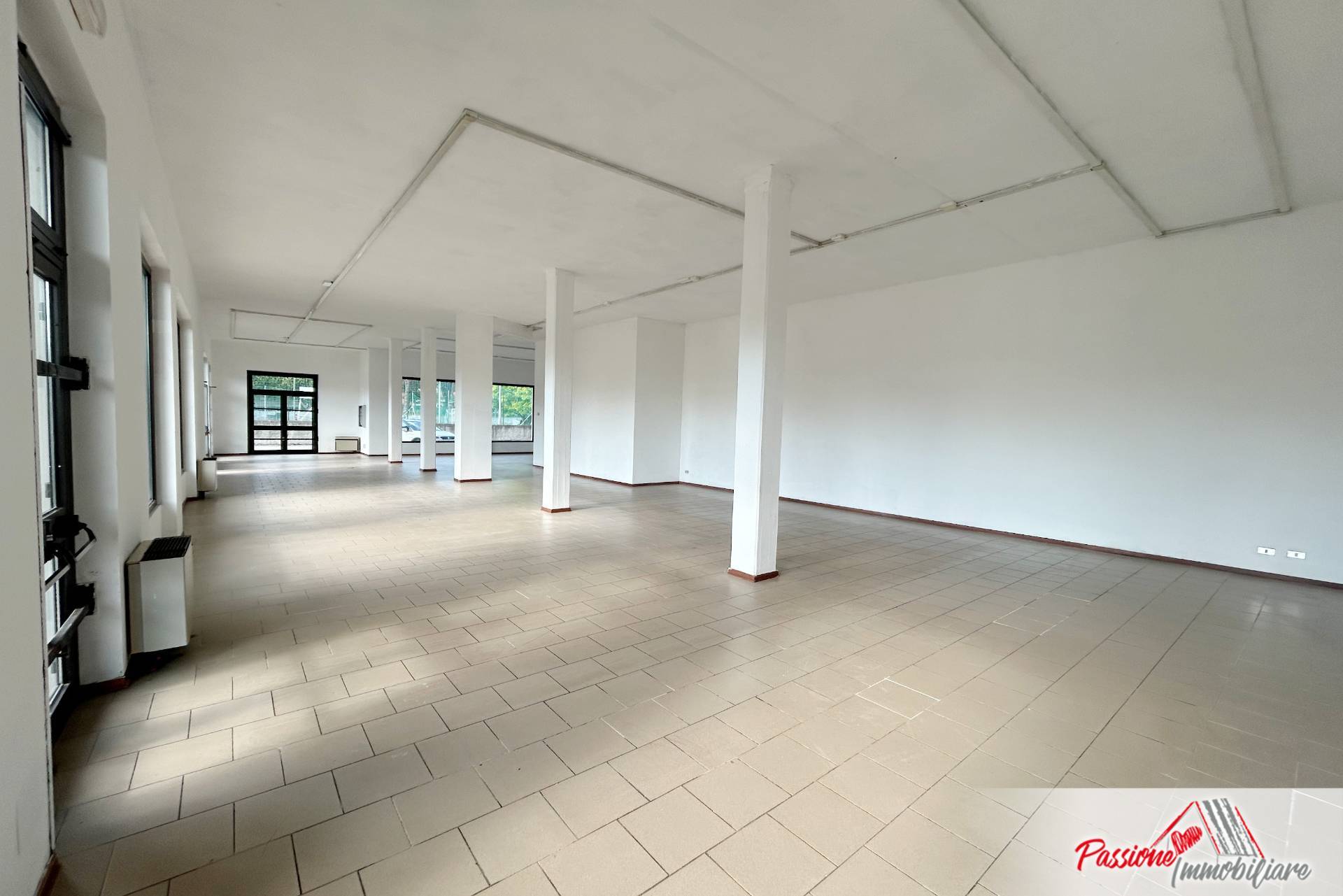 Locale commerciale in affitto a Verona, Avesa