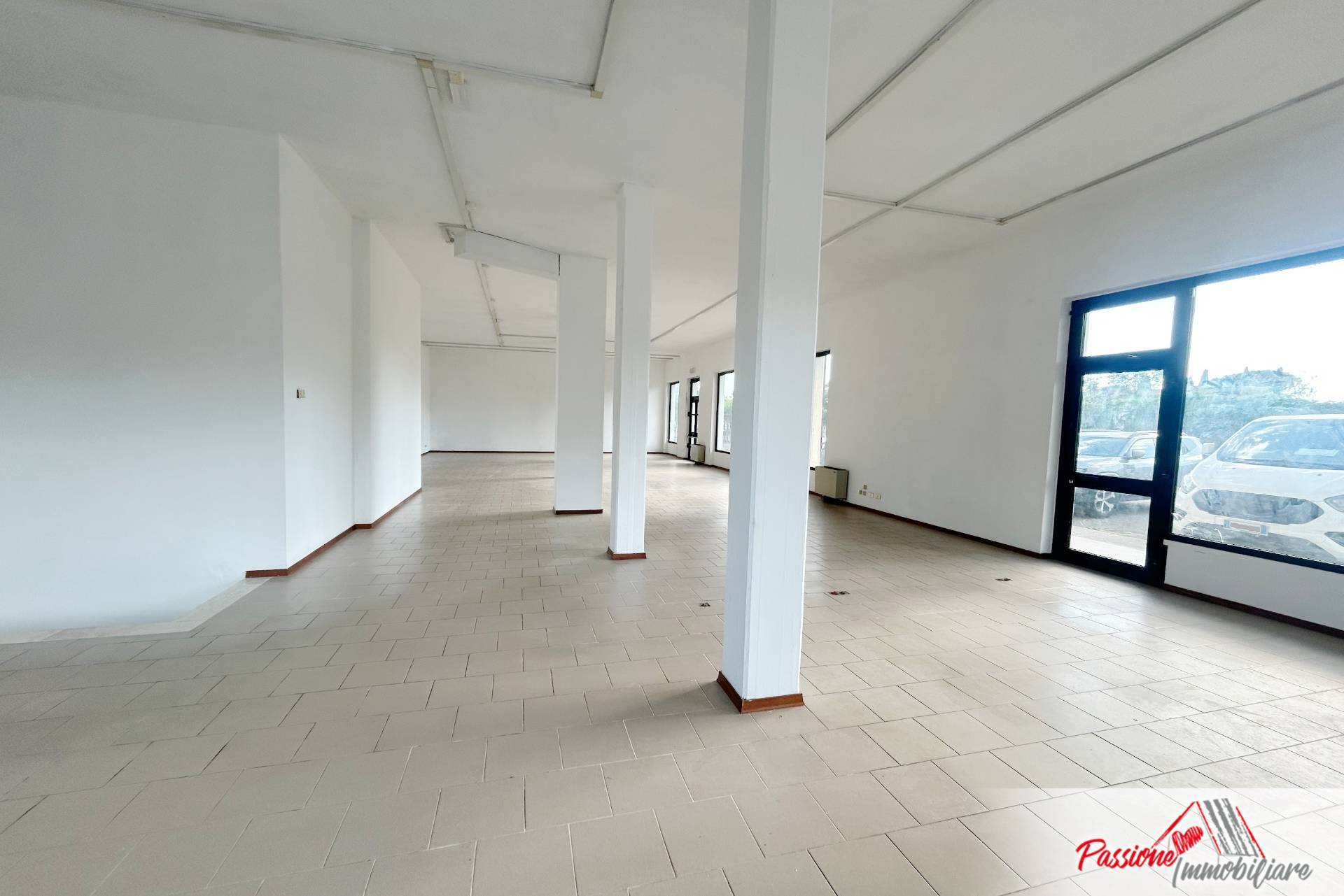 Locale commerciale in affitto a Verona, Avesa