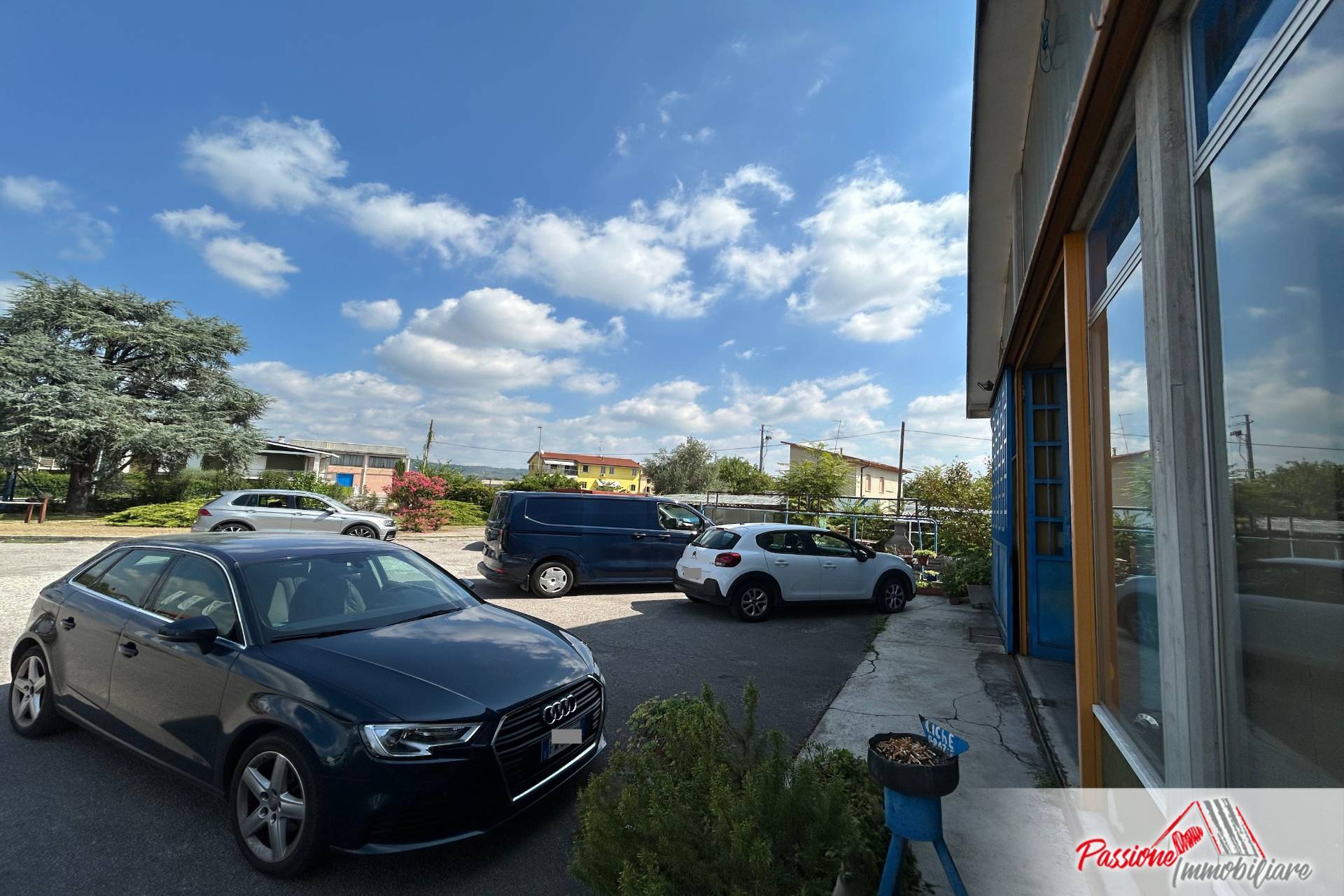 Locale commerciale in vendita a Verona, Croce Bianca