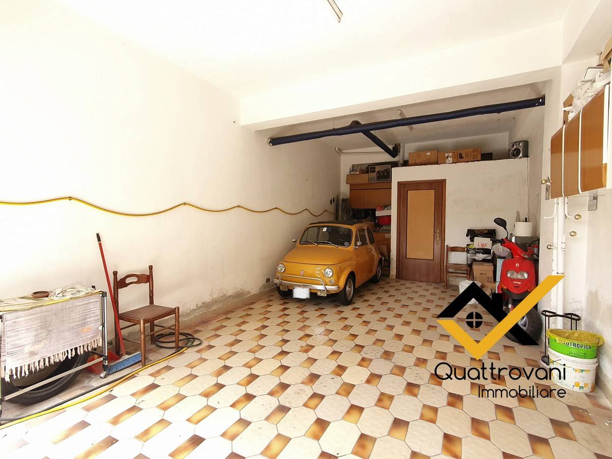 Box/Garage 31mq in vendita a Aci Catena
