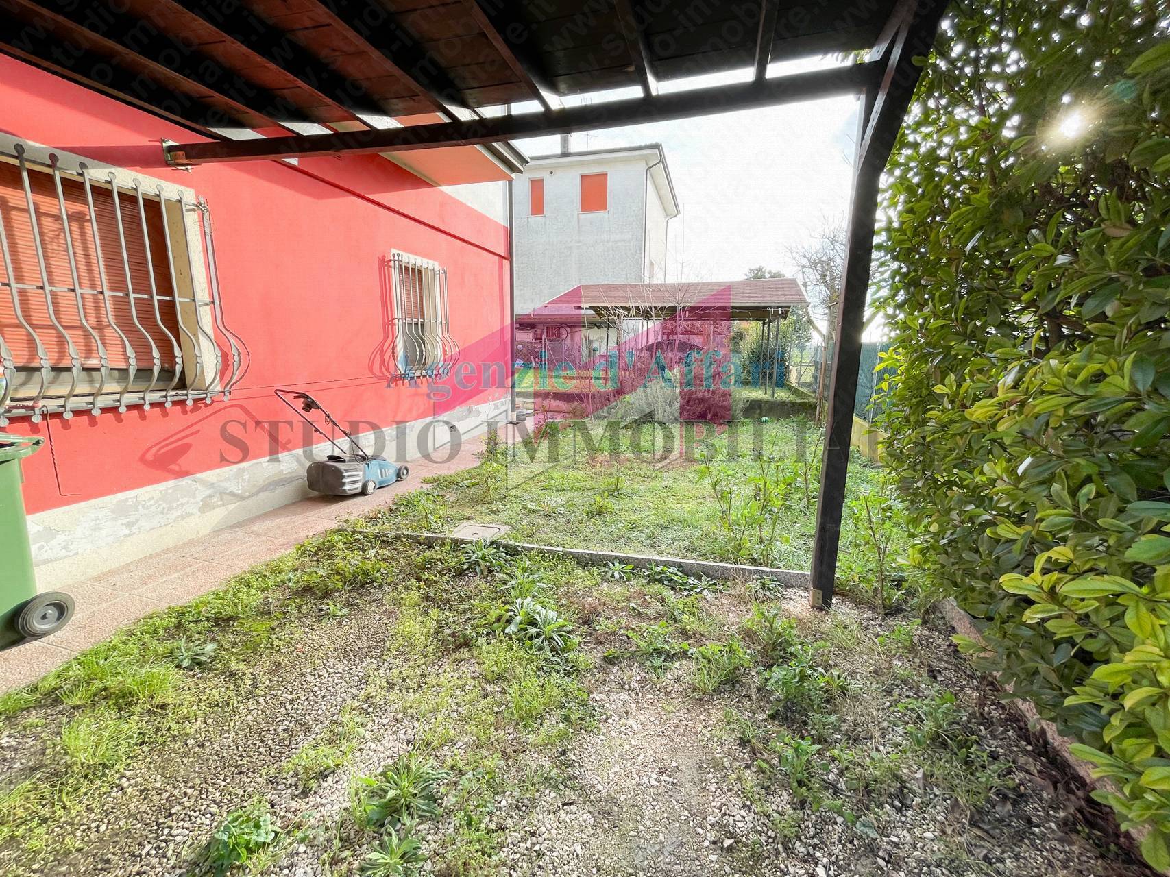 Porzione di bifamiliare in vendita a Borgocarbonara