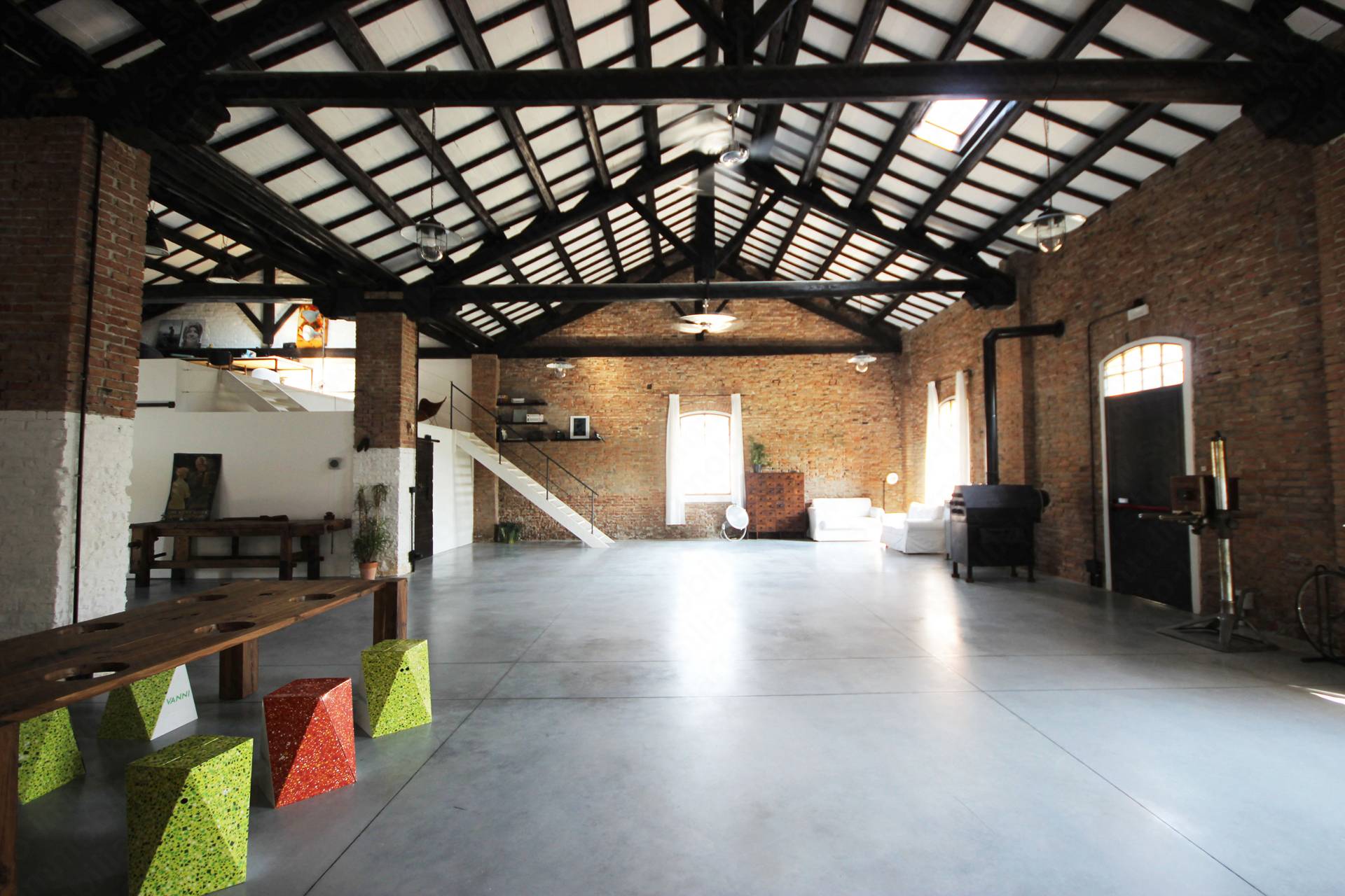 Locale commerciale in affitto a Castelmassa