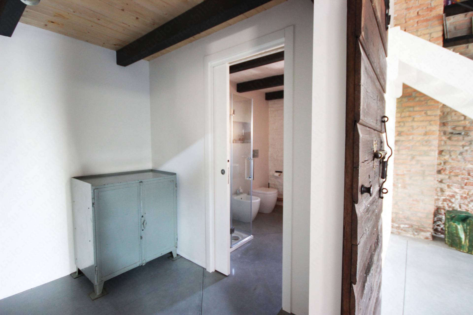 Locale commerciale in affitto a Castelmassa