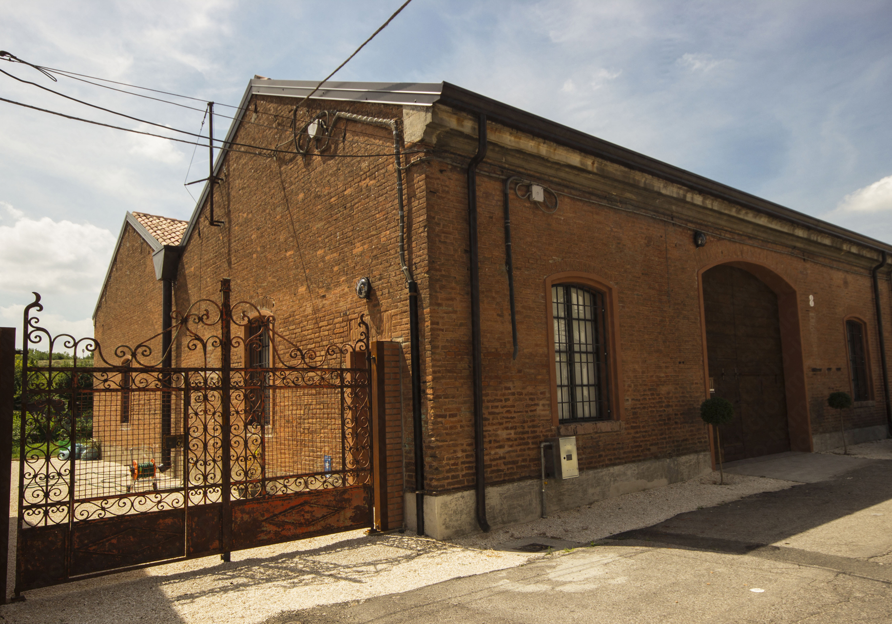 Locale commerciale in affitto a Castelmassa