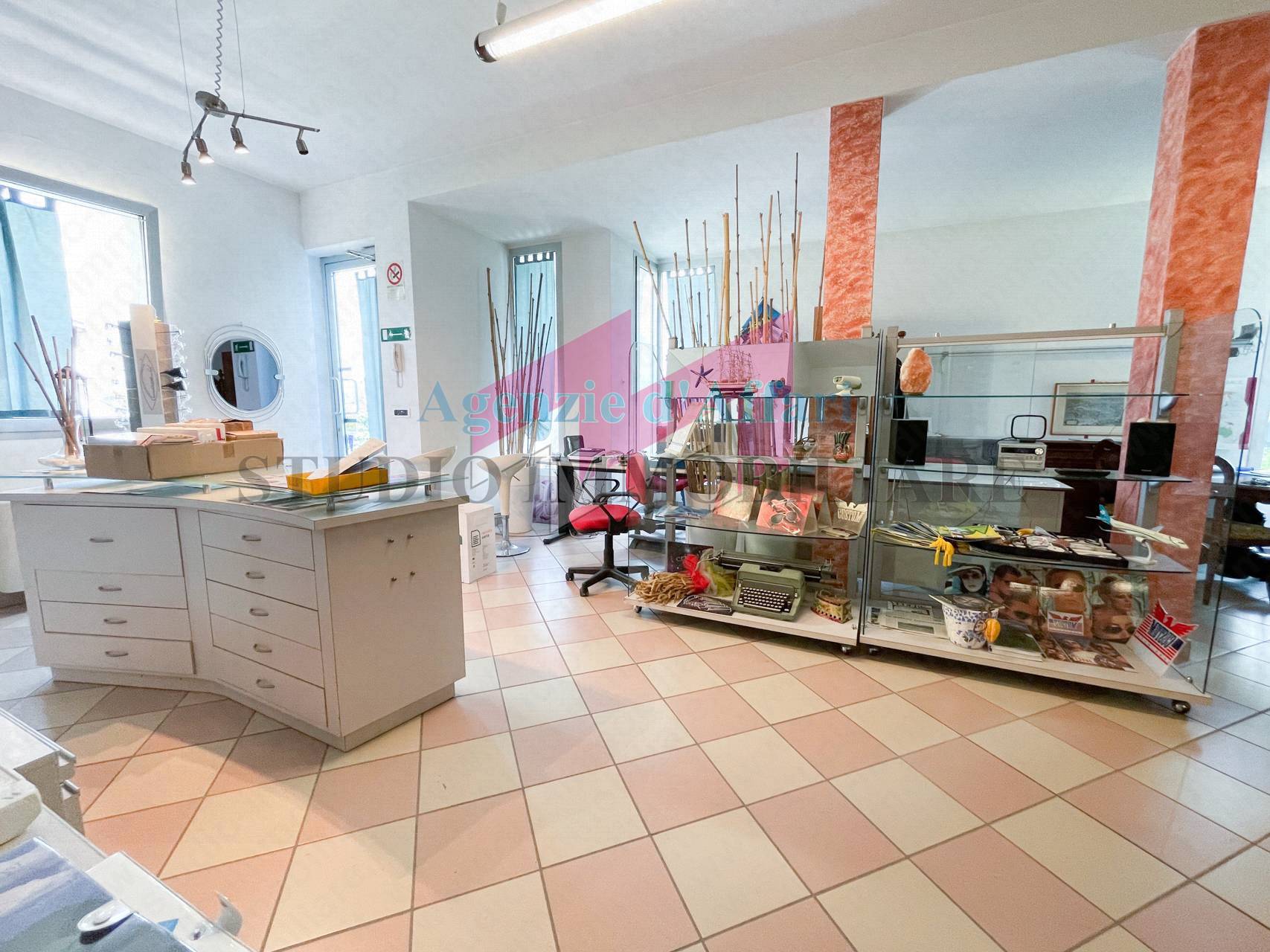 Locale commerciale in vendita a Sermide e Felonica