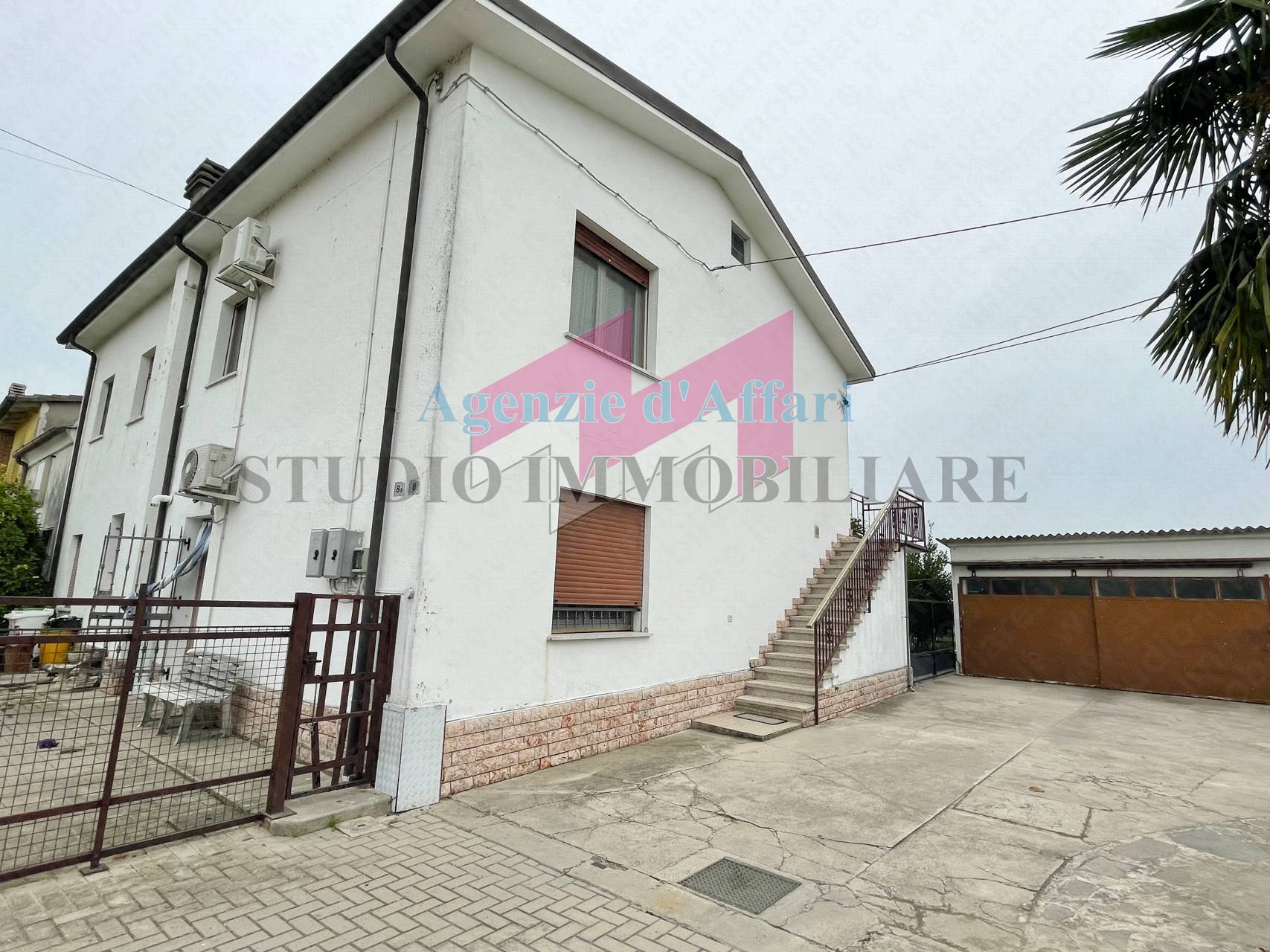 Porzione di bifamiliare in vendita a Castelmassa