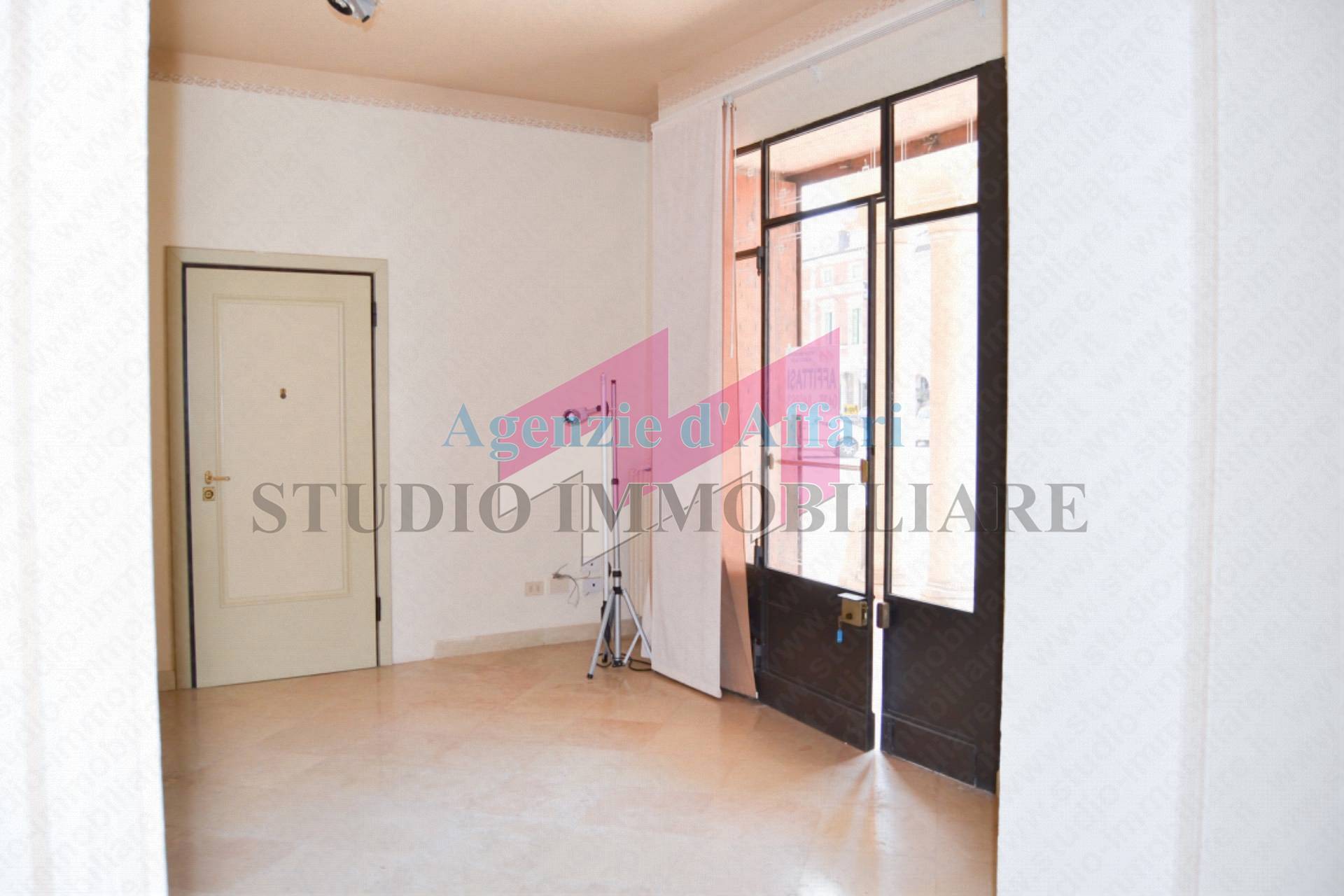 Locale commerciale in affitto a Castelmassa