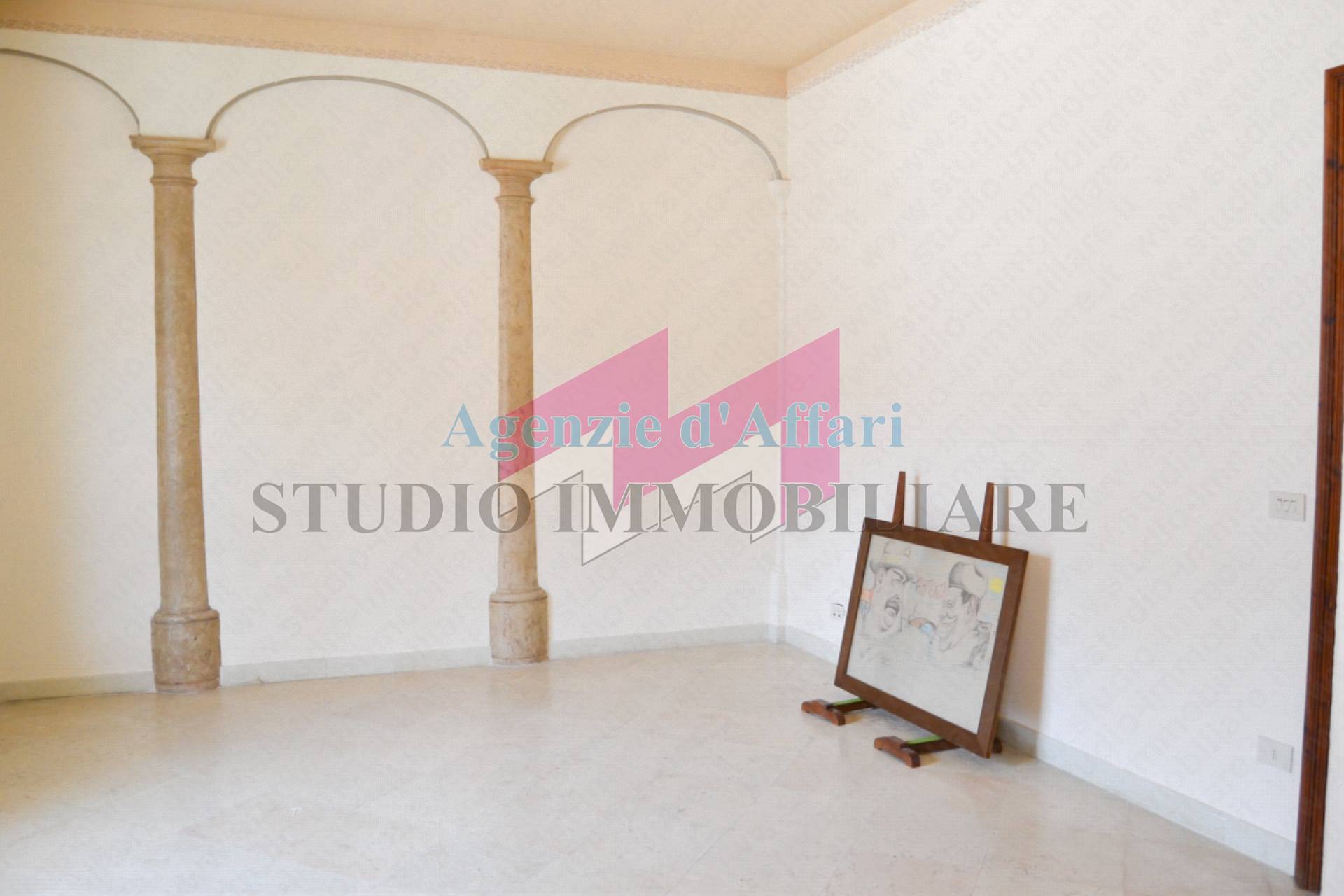 Locale commerciale in affitto a Castelmassa