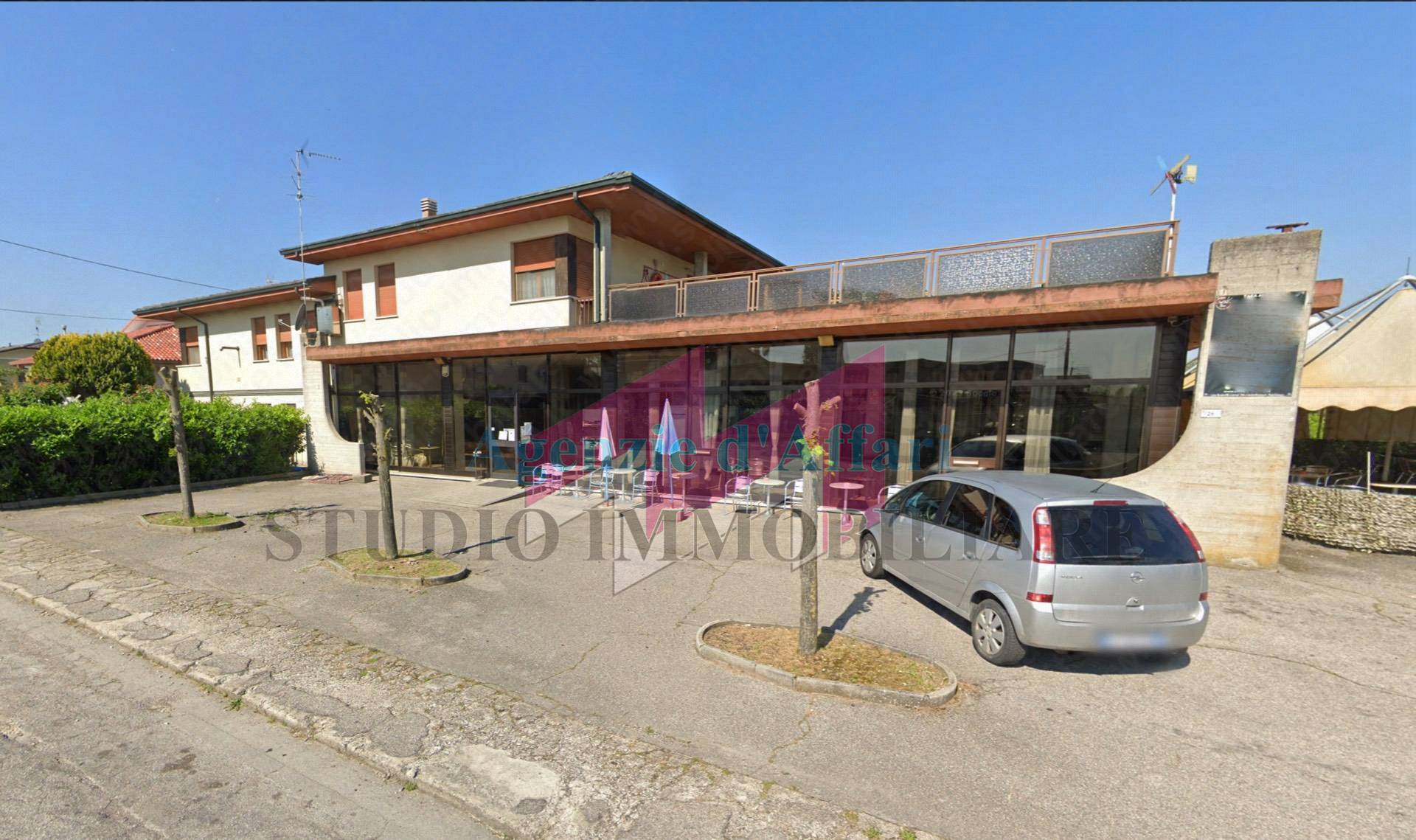 Locale commerciale in vendita a Castelnovo Bariano