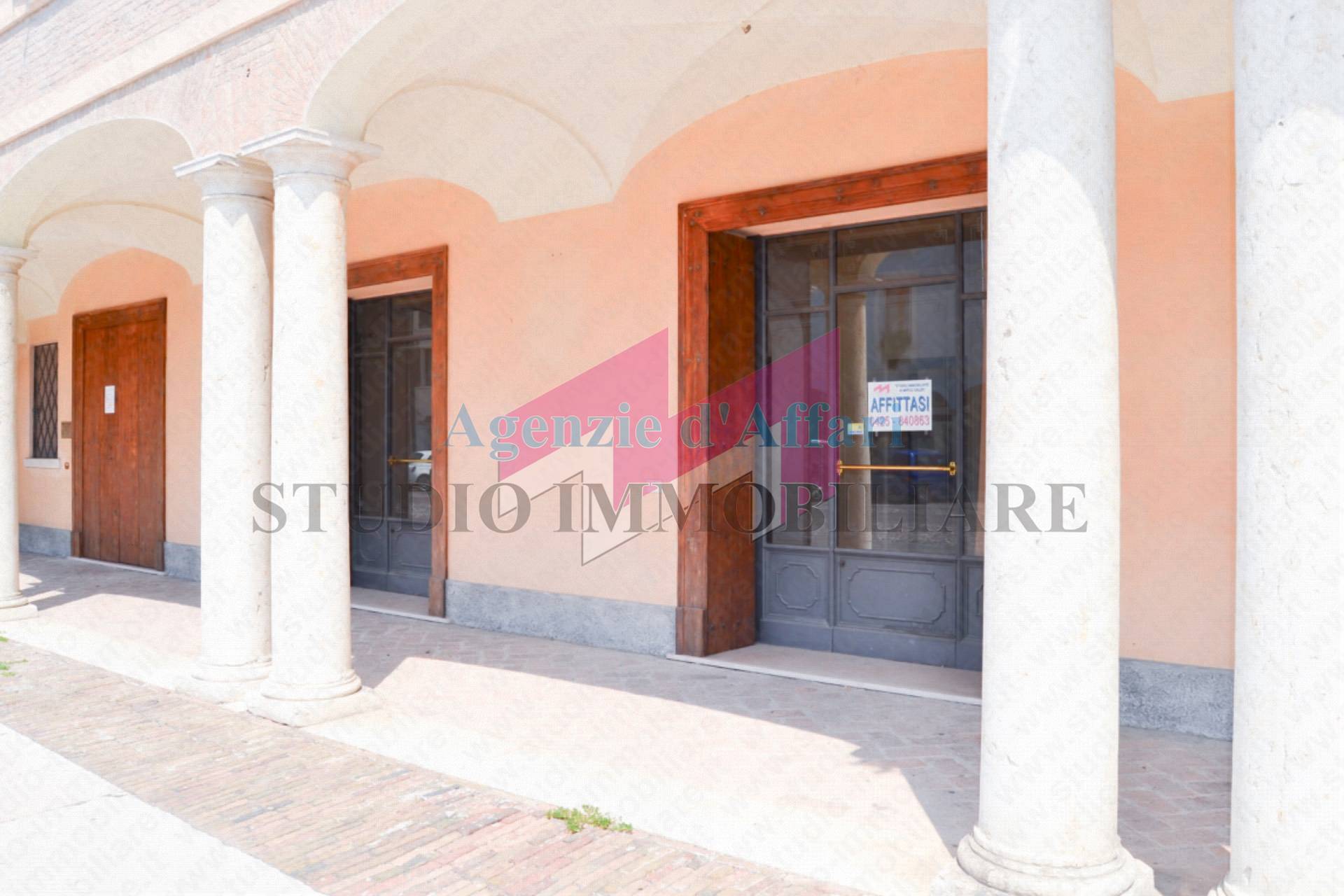 Locale commerciale in affitto a Castelmassa