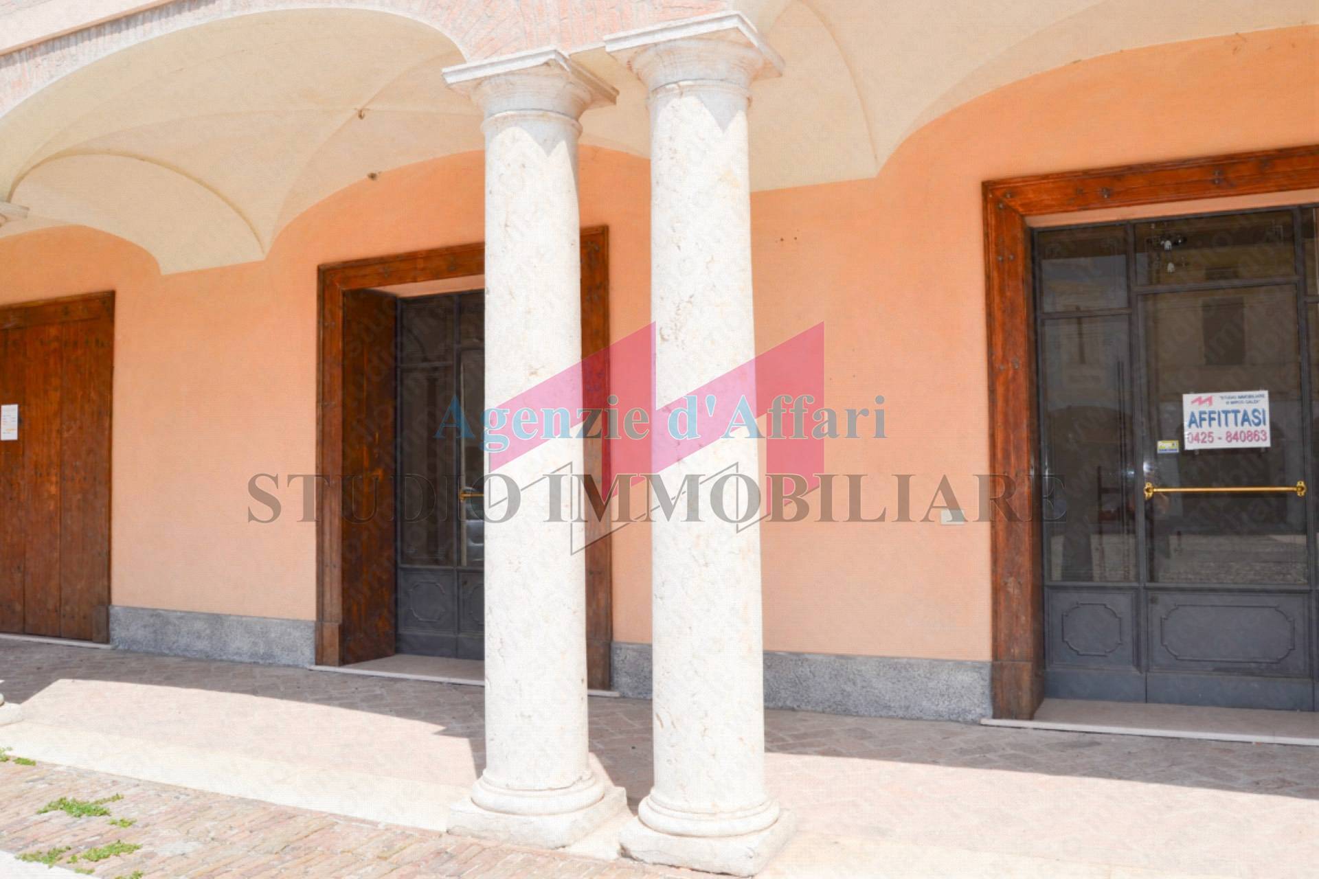 Locale commerciale in affitto a Castelmassa