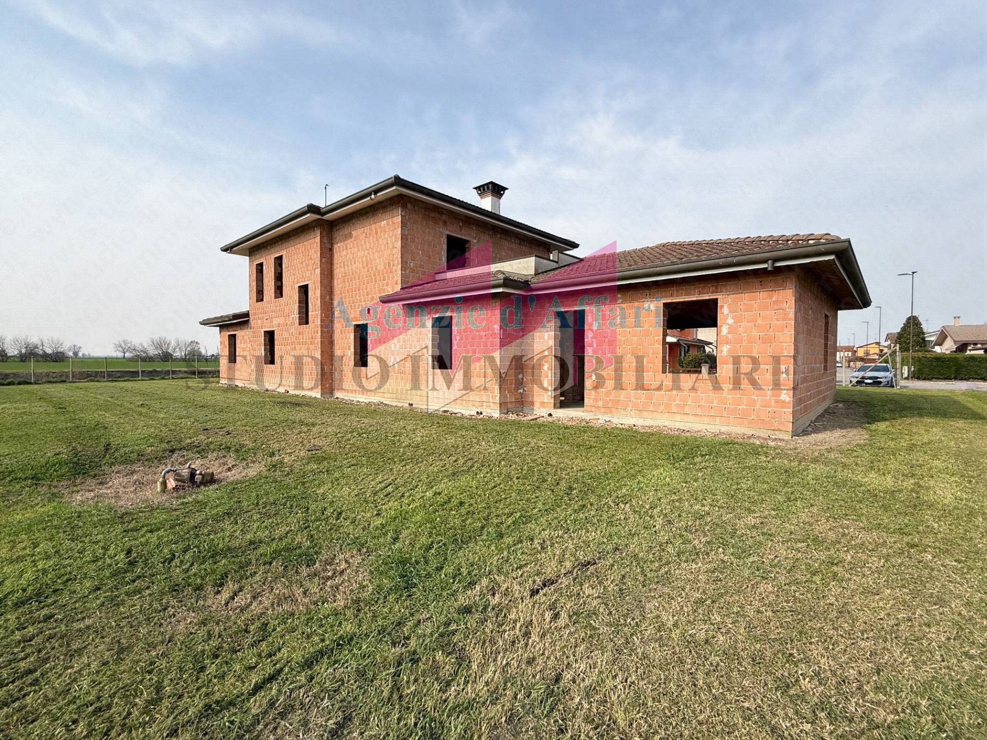 Villa Singola in vendita a Castelnovo Bariano