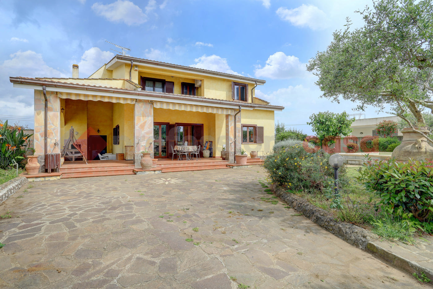 Villa con giardino a Cisterna di Latina