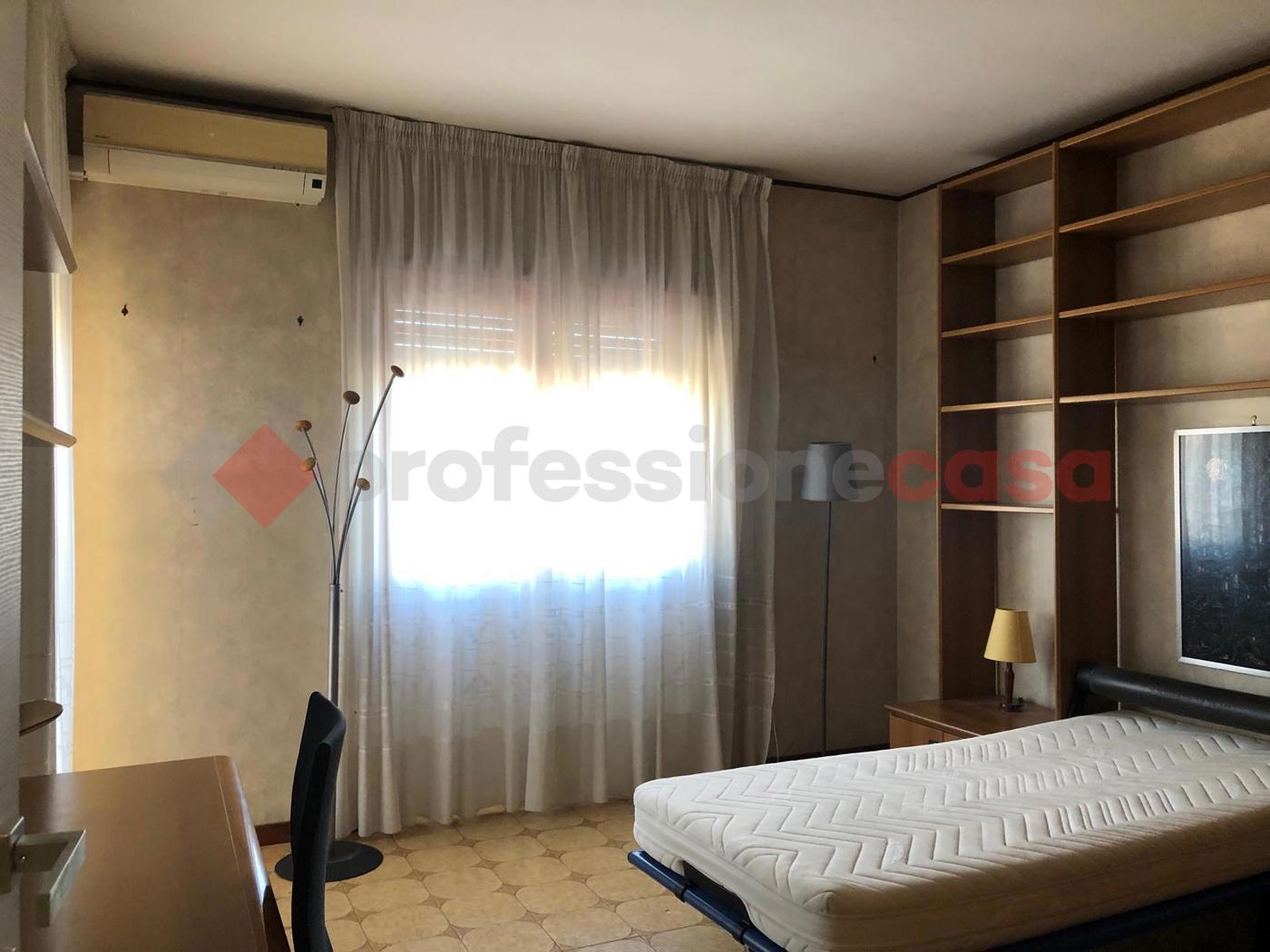 Monolocale arredato in affitto a Latina