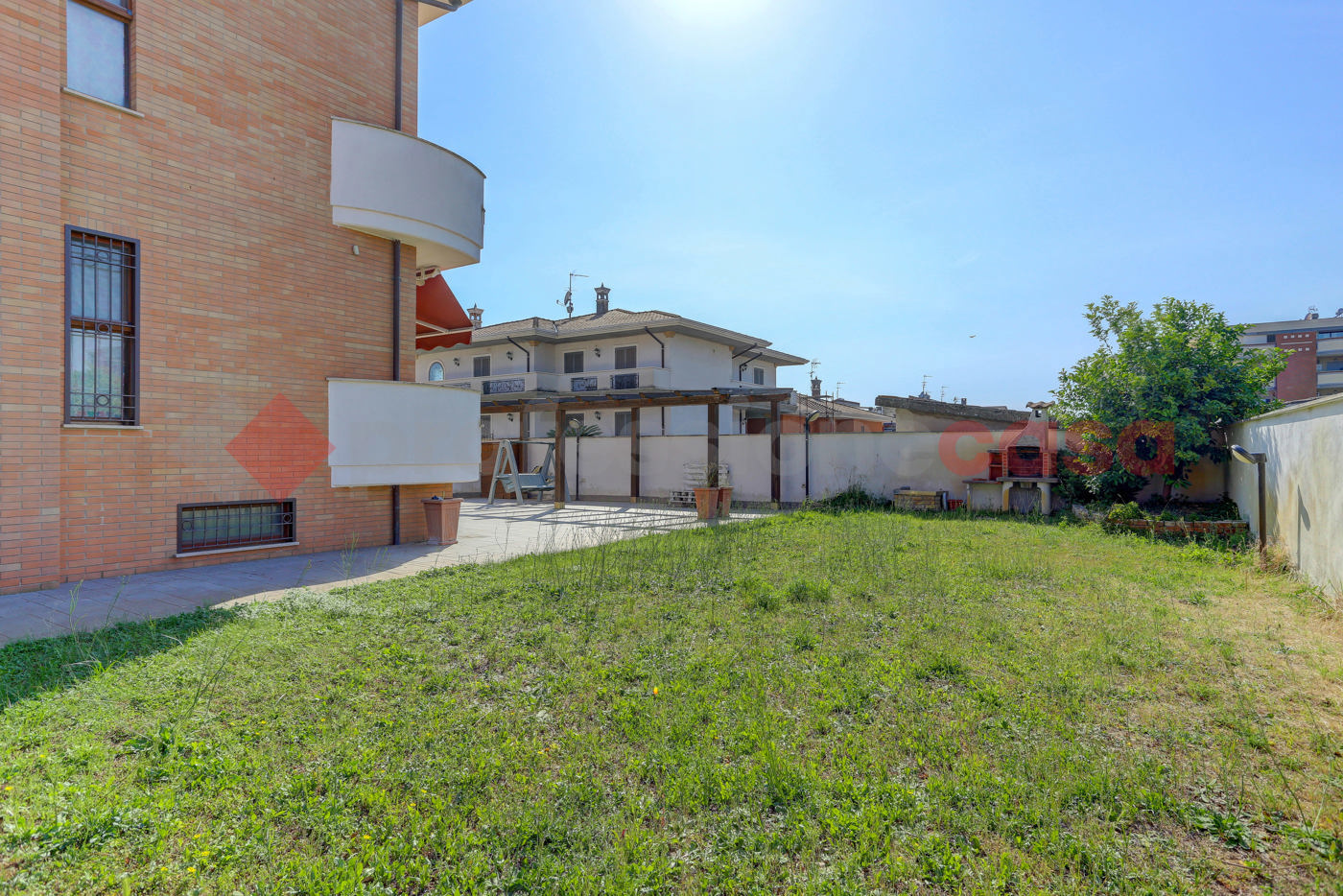 Villa con giardino a Latina