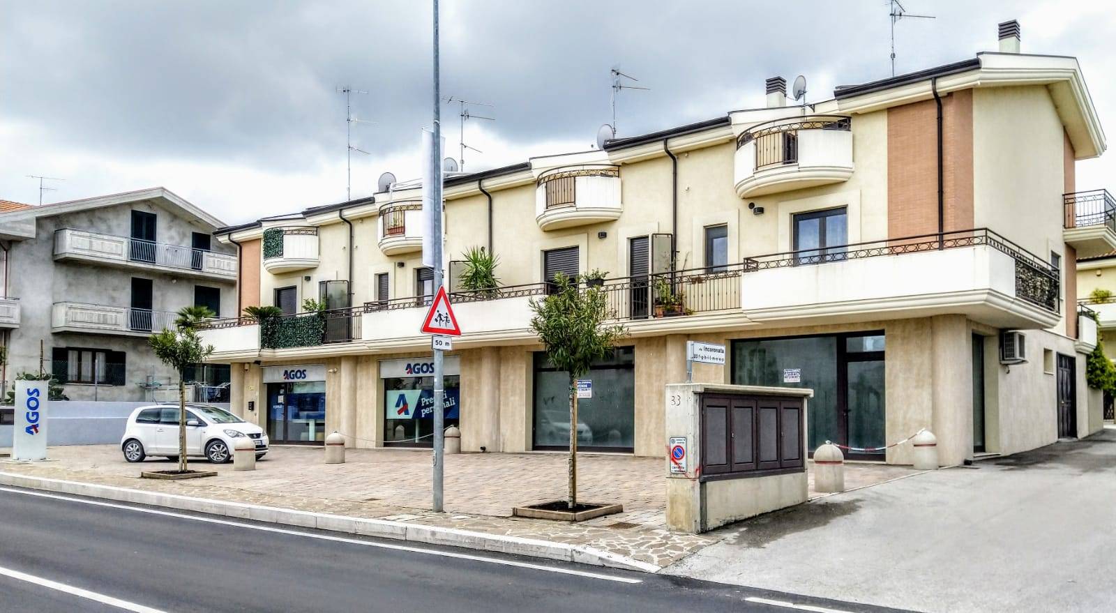 Locale commerciale in affitto a Vasto, ZONA SEMICENTRALE