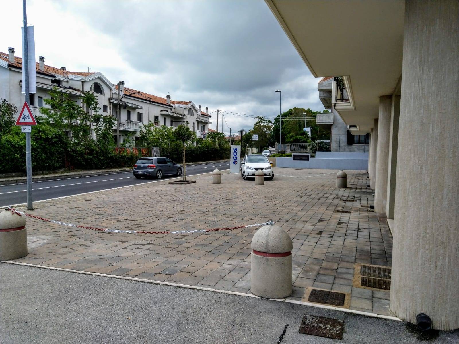 Locale commerciale in affitto a Vasto, ZONA SEMICENTRALE