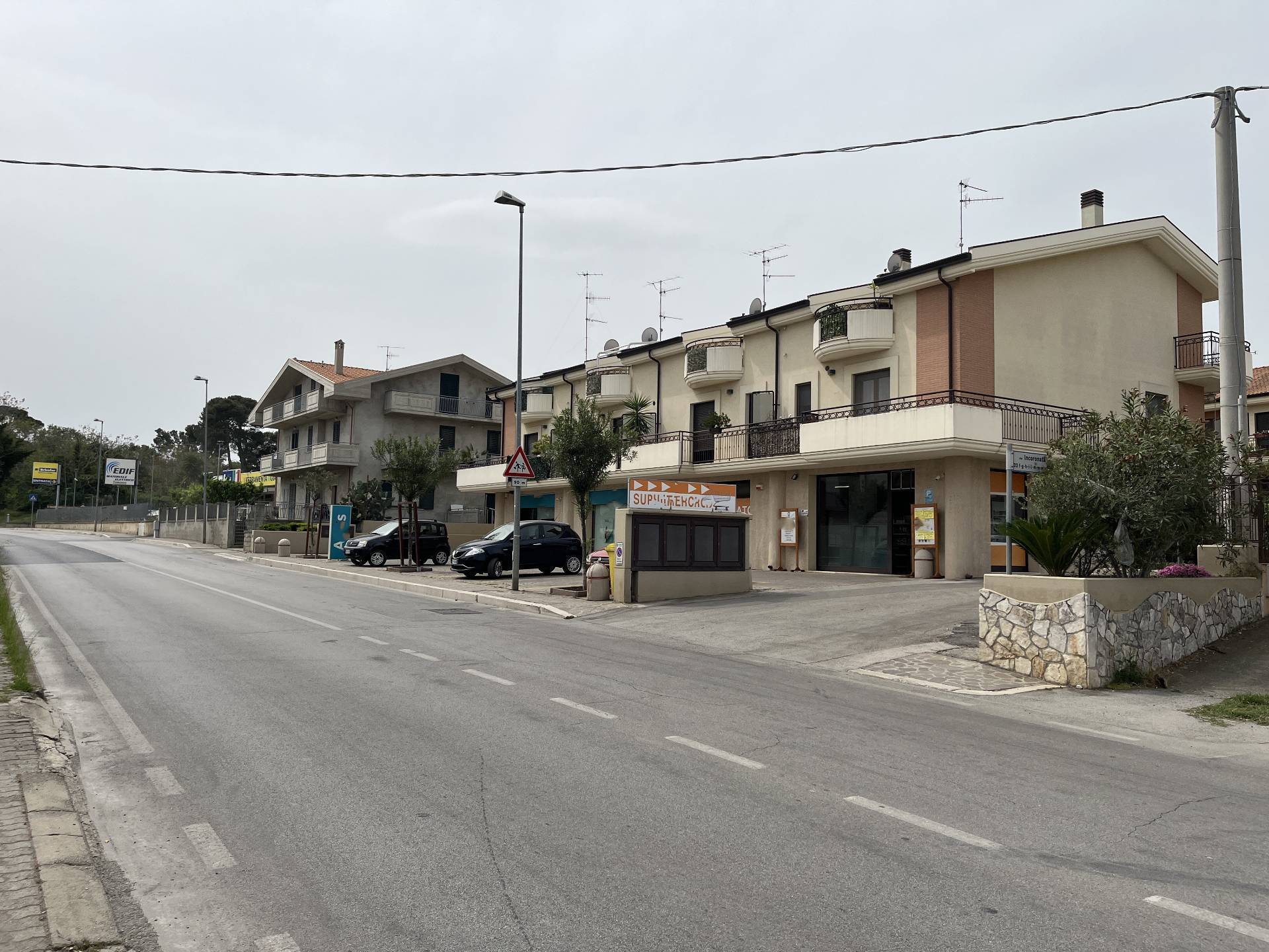 Locale commerciale in vendita a Vasto, ZONA PERIFERICA
