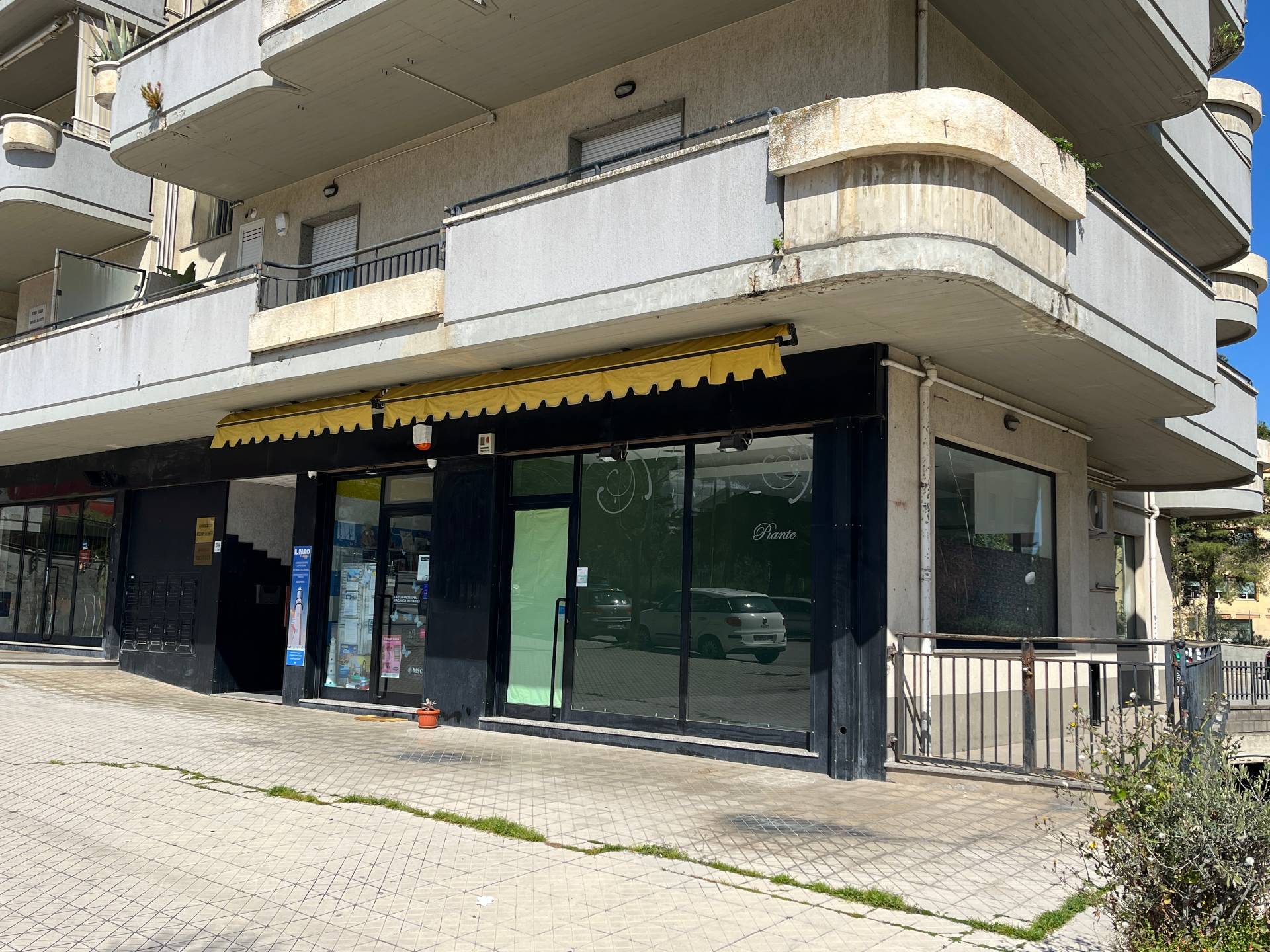 Locale commerciale in affitto a Vasto, ZONA CENTRALE