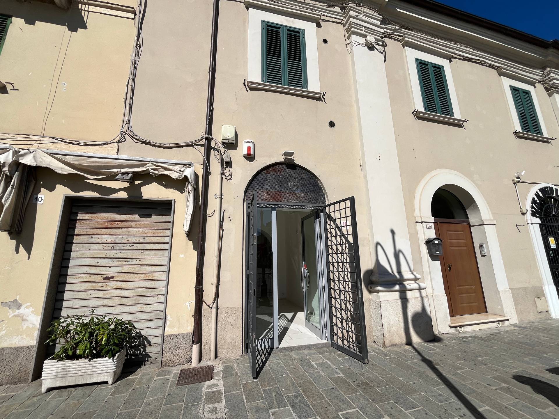 LOCALE COMMERCIALE/RISTORAZIONE in affitto a Vasto, ZONA CENTRALE