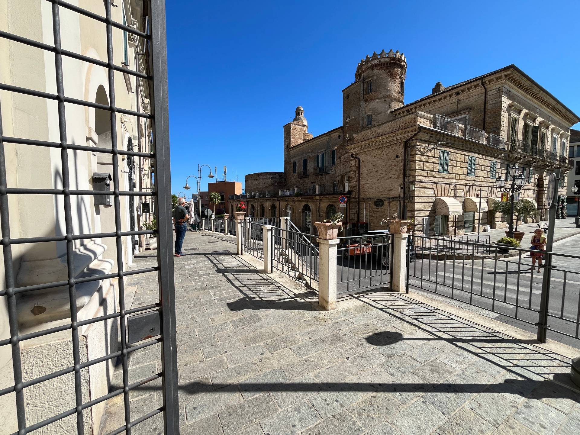 LOCALE COMMERCIALE/RISTORAZIONE in affitto a Vasto, ZONA CENTRALE