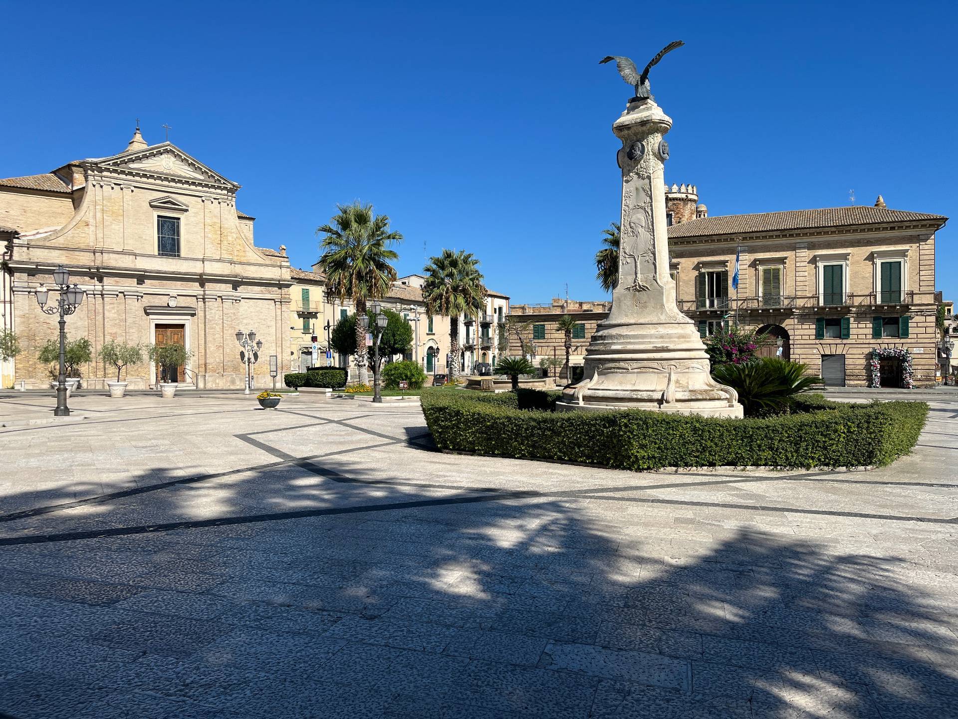 LOCALE COMMERCIALE/RISTORAZIONE in affitto a Vasto, ZONA CENTRALE