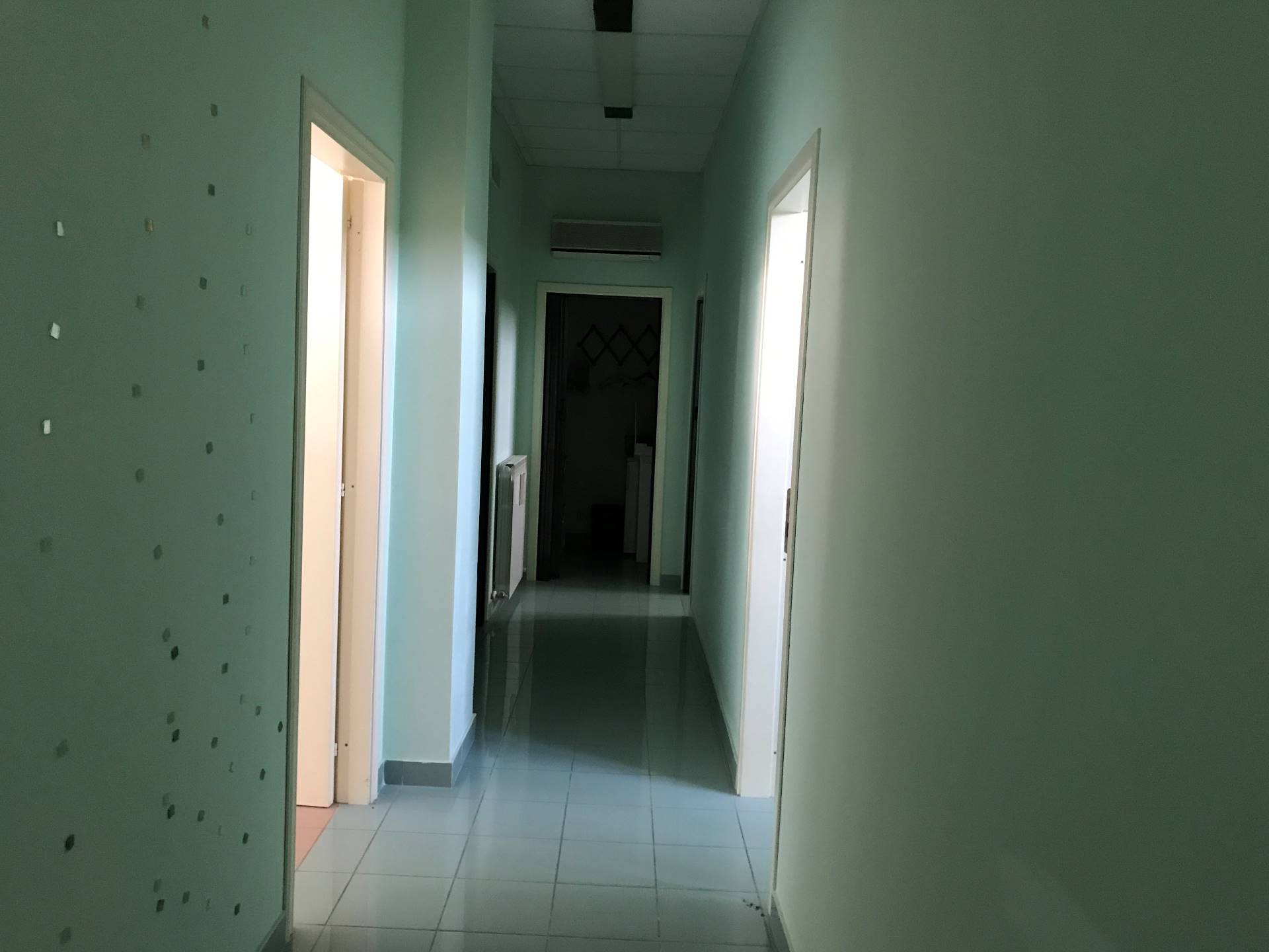 Locale commerciale in vendita a Vasto, ZONA SEMICENTRALE