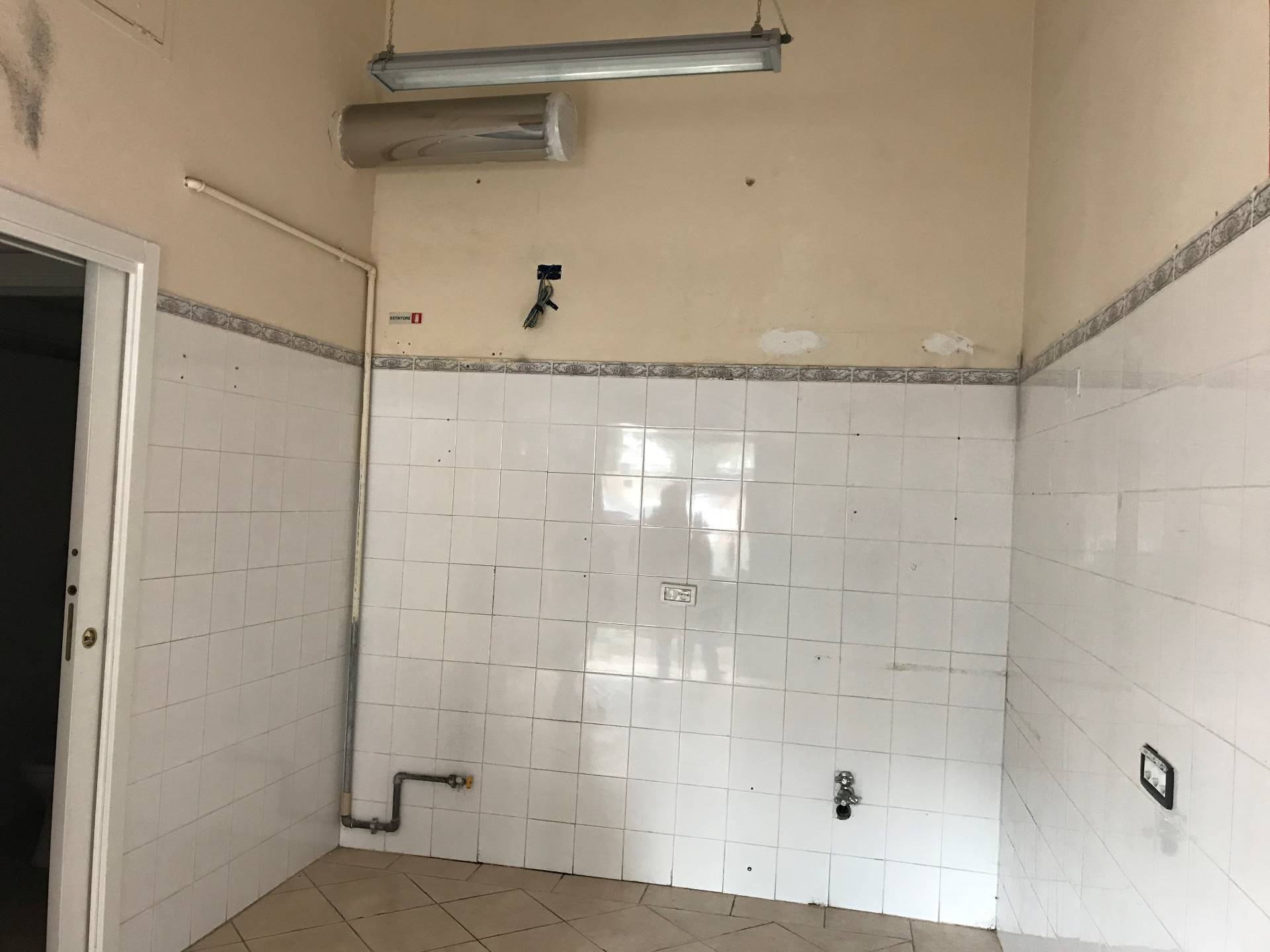 Locale commerciale in vendita a Vasto, ZONA CENTRALE