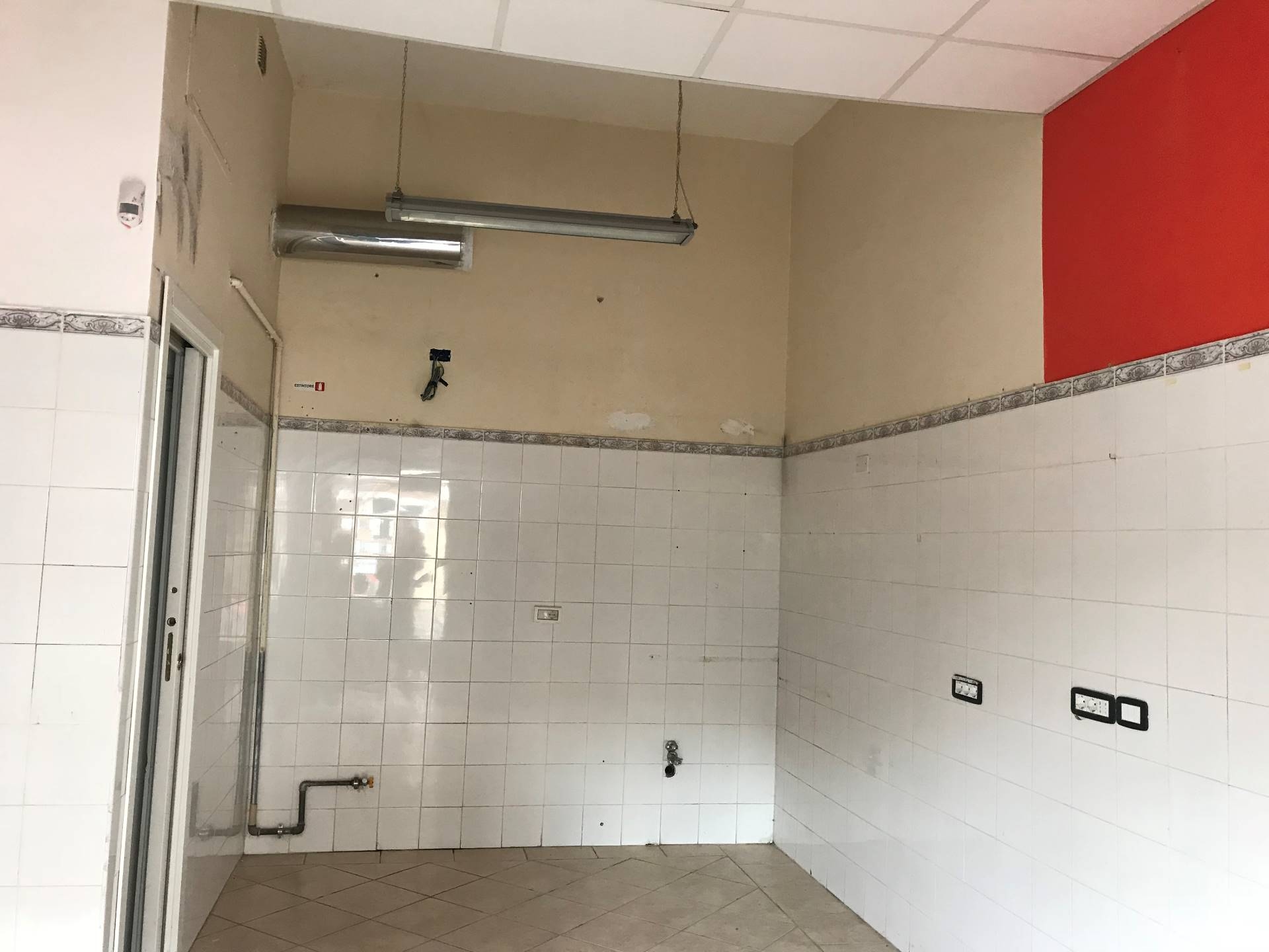 Locale commerciale in vendita a Vasto, ZONA CENTRALE