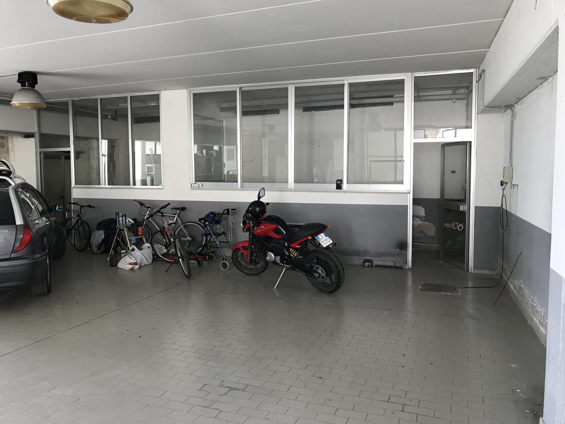 Locale commerciale in vendita a Vasto, ZONA CENTRALE