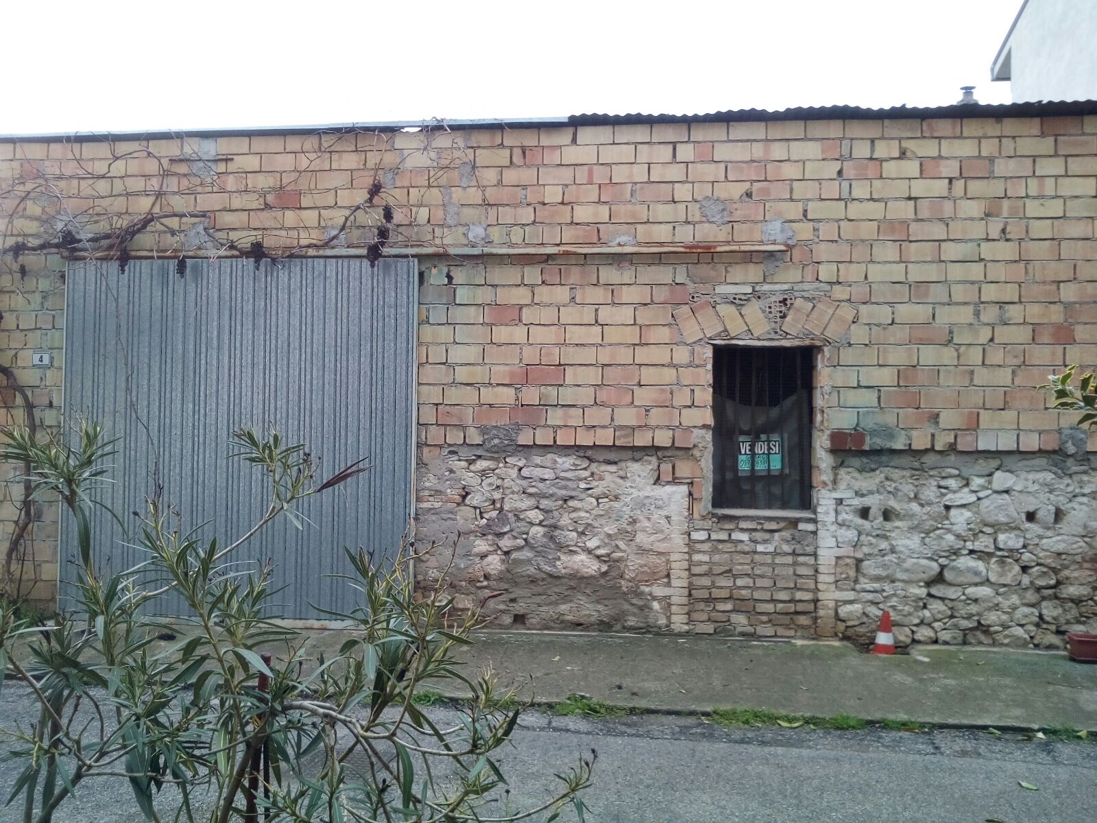 Garage/Posto auto/Deposito in vendita a Altino