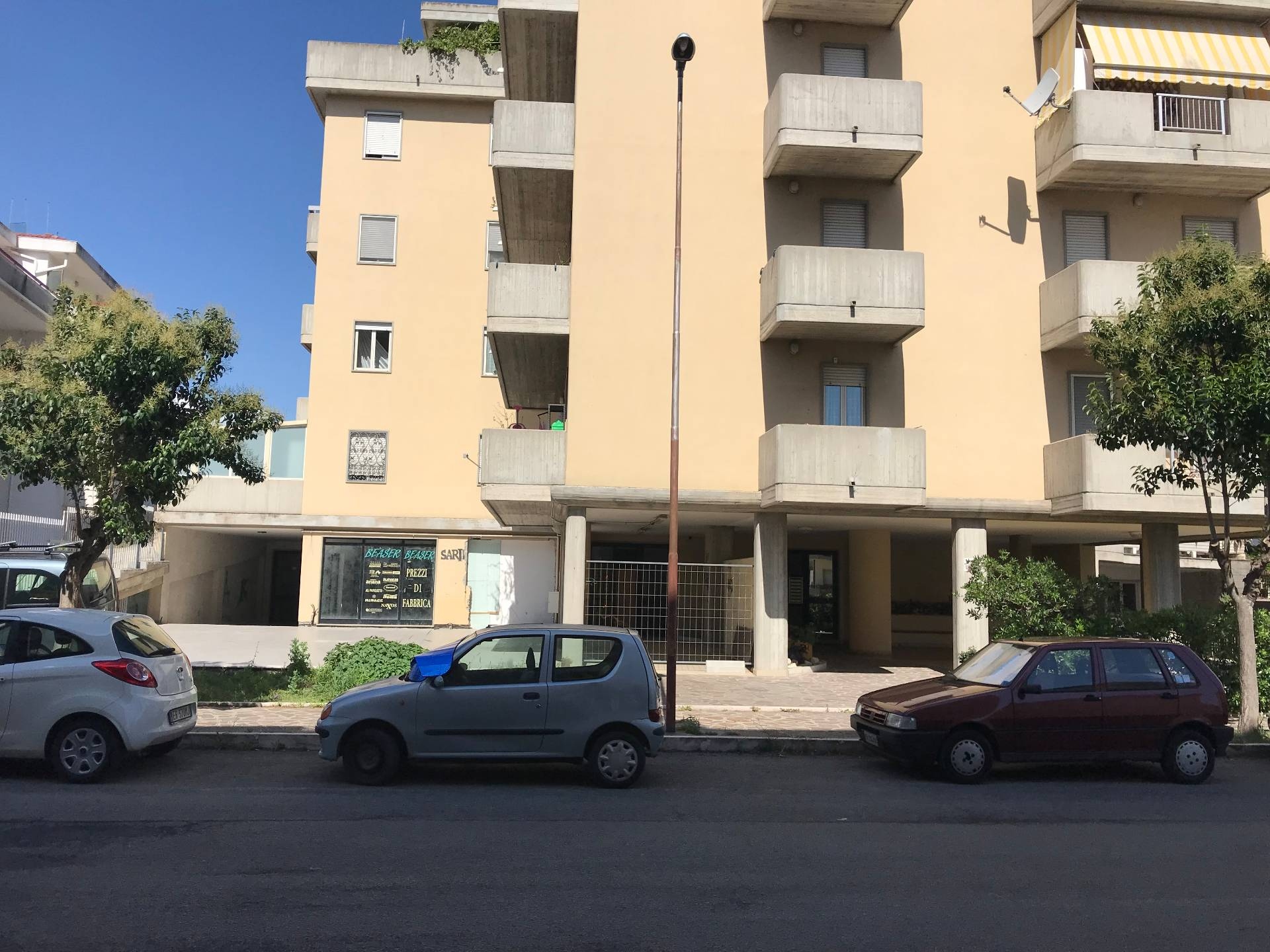 Locale commerciale in vendita a Vasto, ZONA SEMICENTRALE