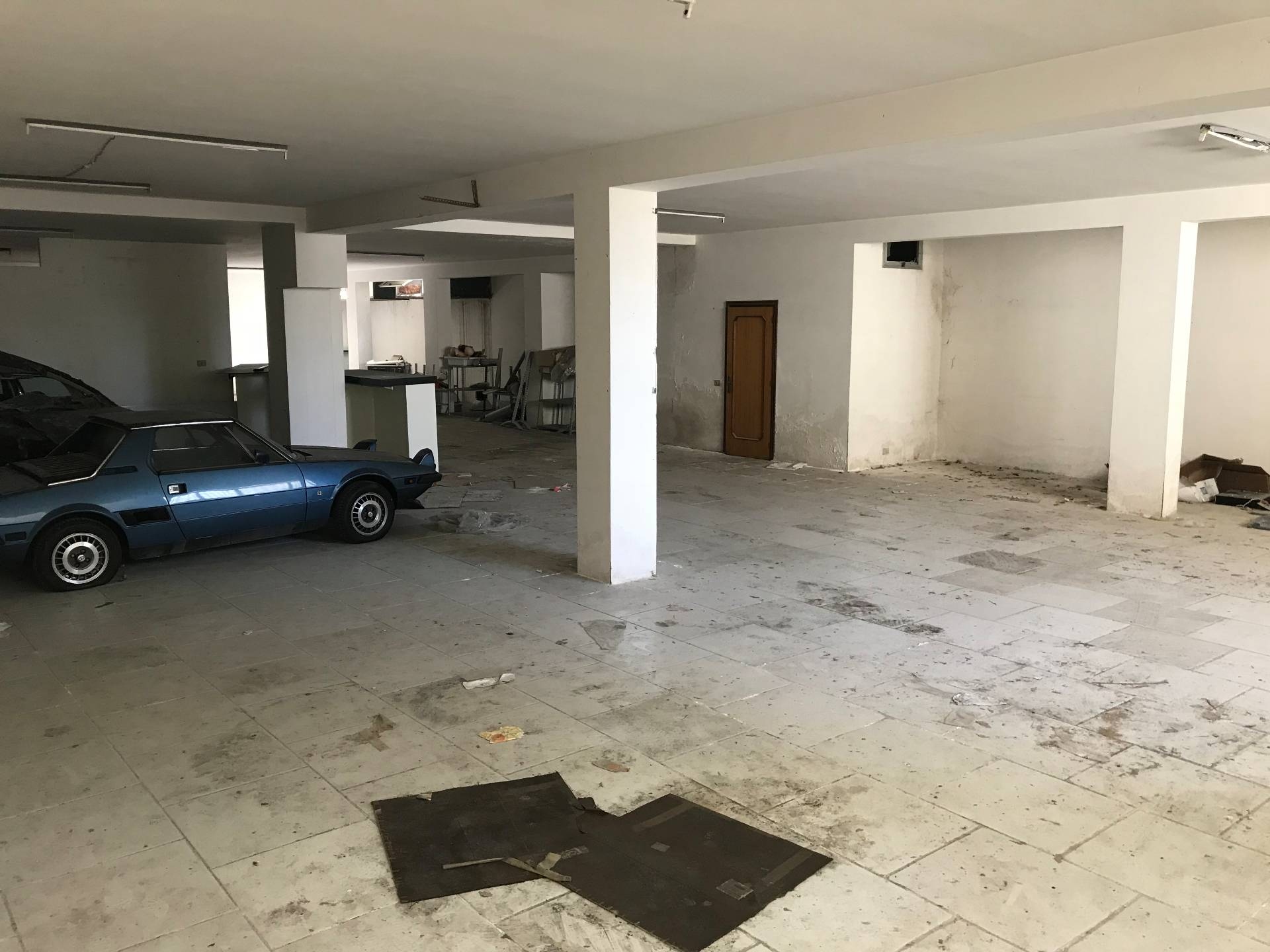 Locale commerciale in vendita a Vasto, ZONA SEMICENTRALE