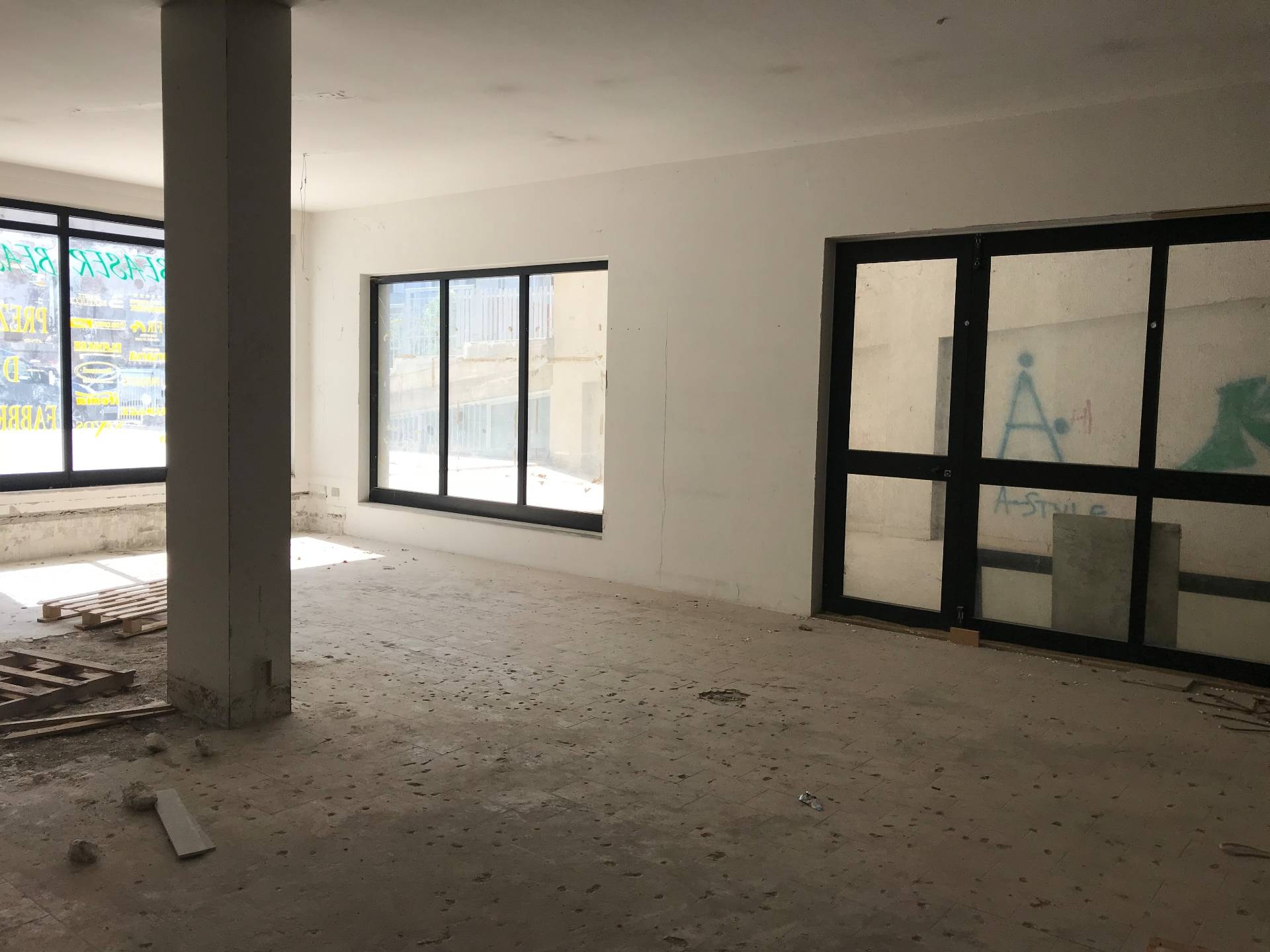 Locale commerciale in vendita a Vasto, ZONA SEMICENTRALE